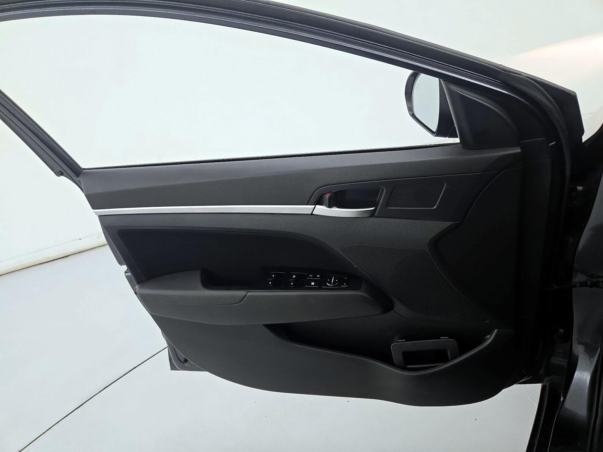 Thumbnail: 2020 Hyundai Elantra - 12