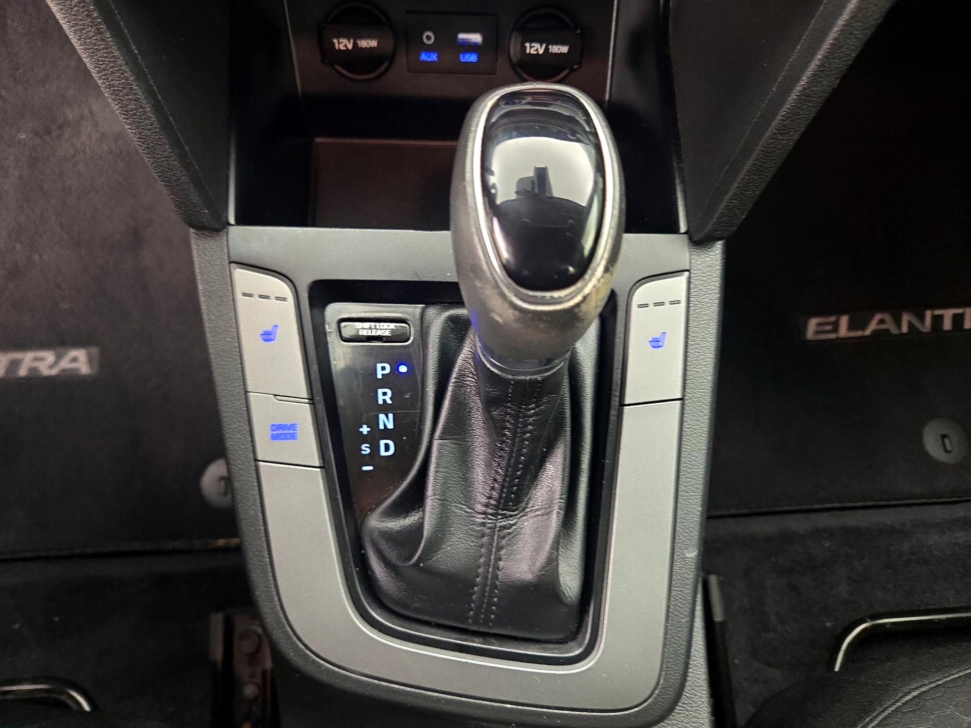 Thumbnail: 2020 Hyundai Elantra - 17