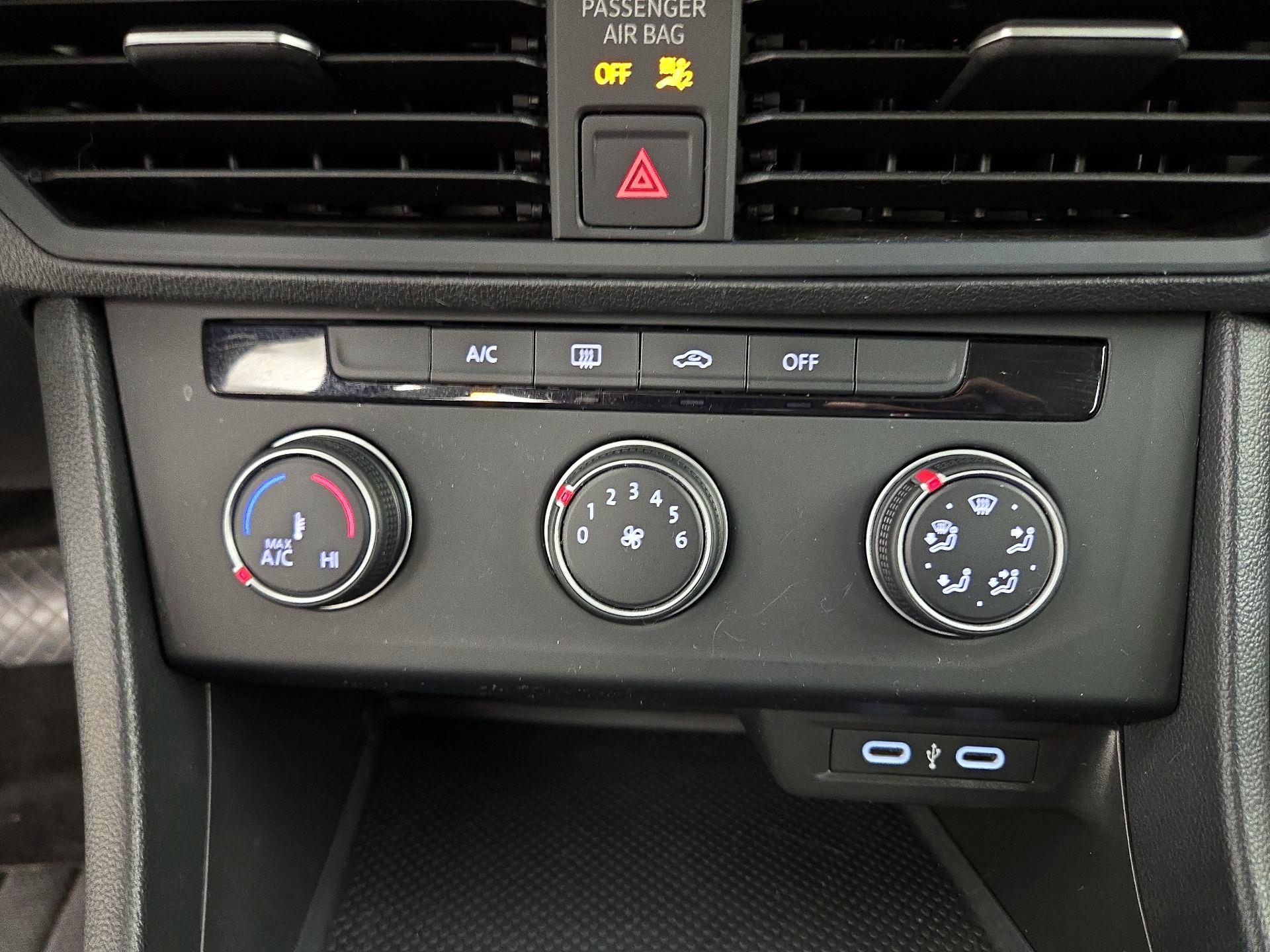 Thumbnail: 2024 Volkswagen Jetta - 16