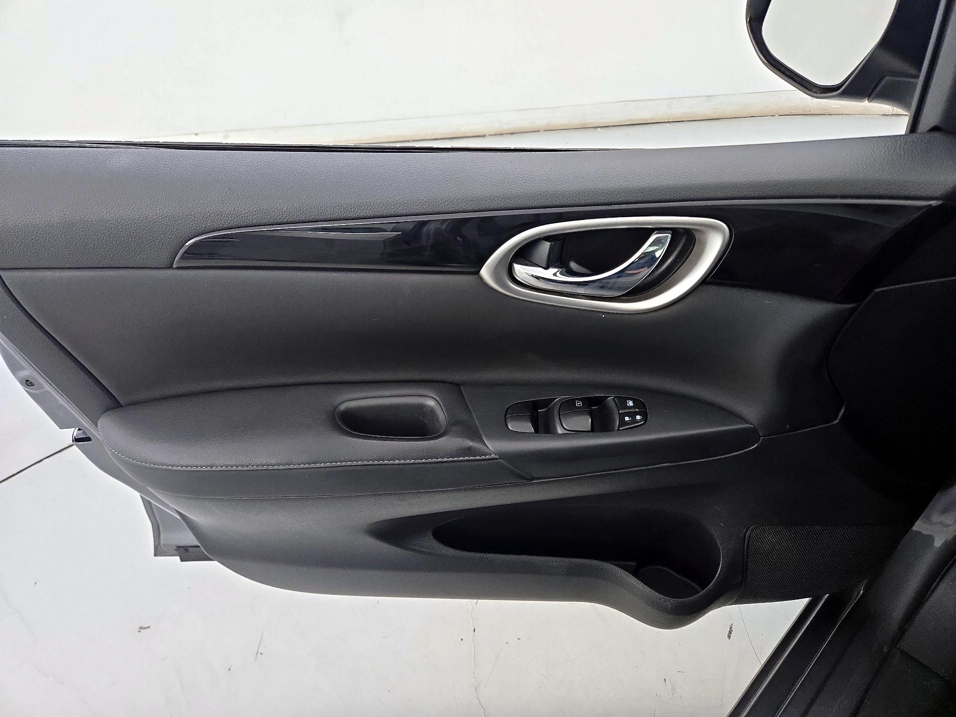 Thumbnail: 2016 Nissan Sentra - 12