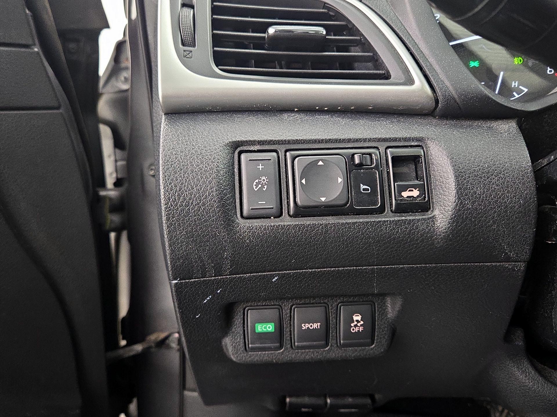 Thumbnail: 2016 Nissan Sentra - 13