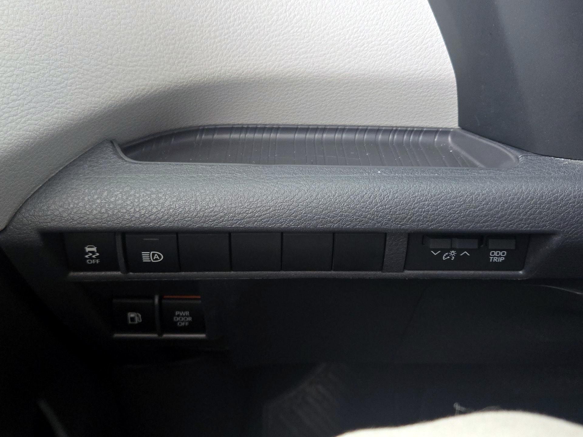 Thumbnail: 2022 Toyota Sienna - 13