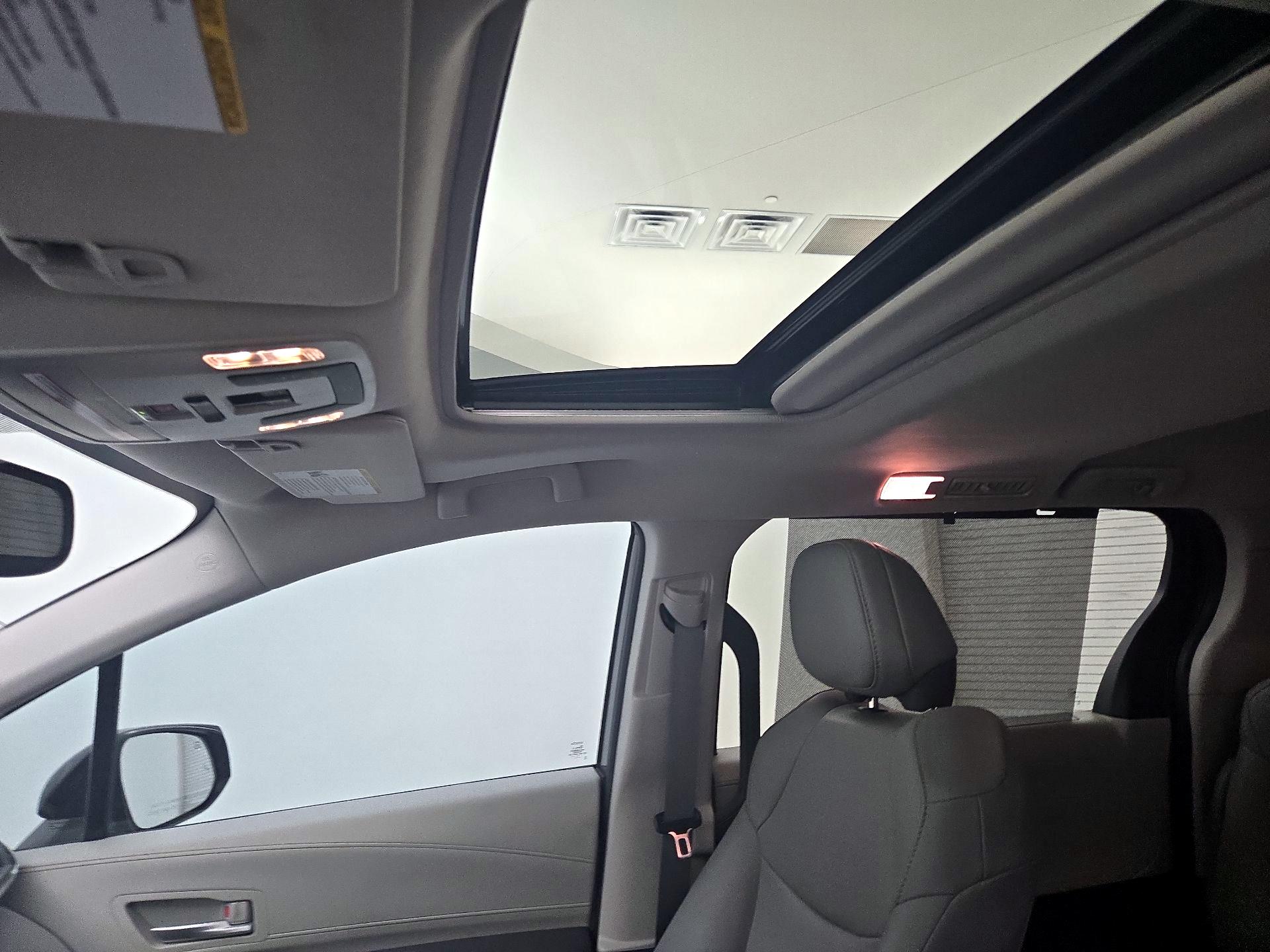 Thumbnail: 2022 Toyota Sienna - 19
