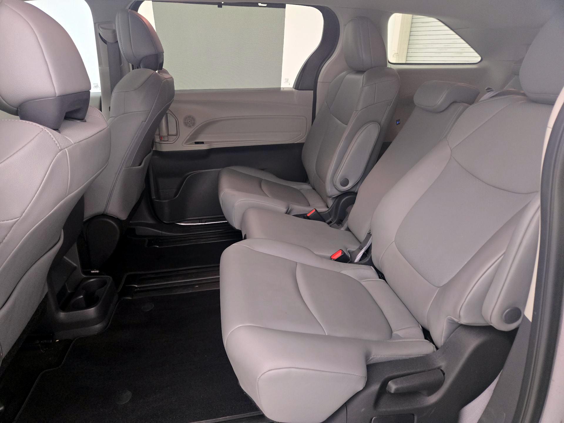 Thumbnail: 2022 Toyota Sienna - 20