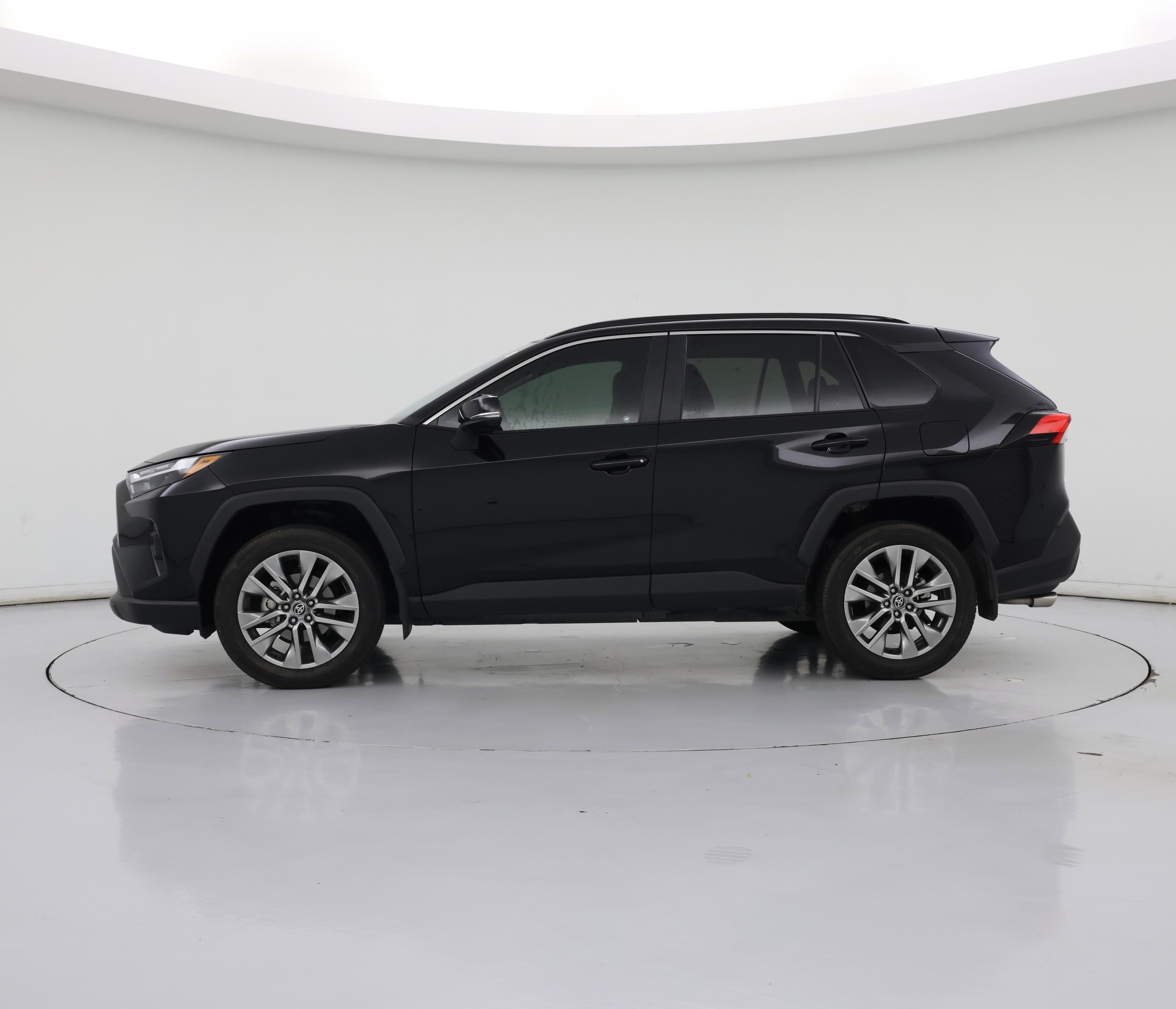 Thumbnail: 2022 Toyota RAV4 - 3