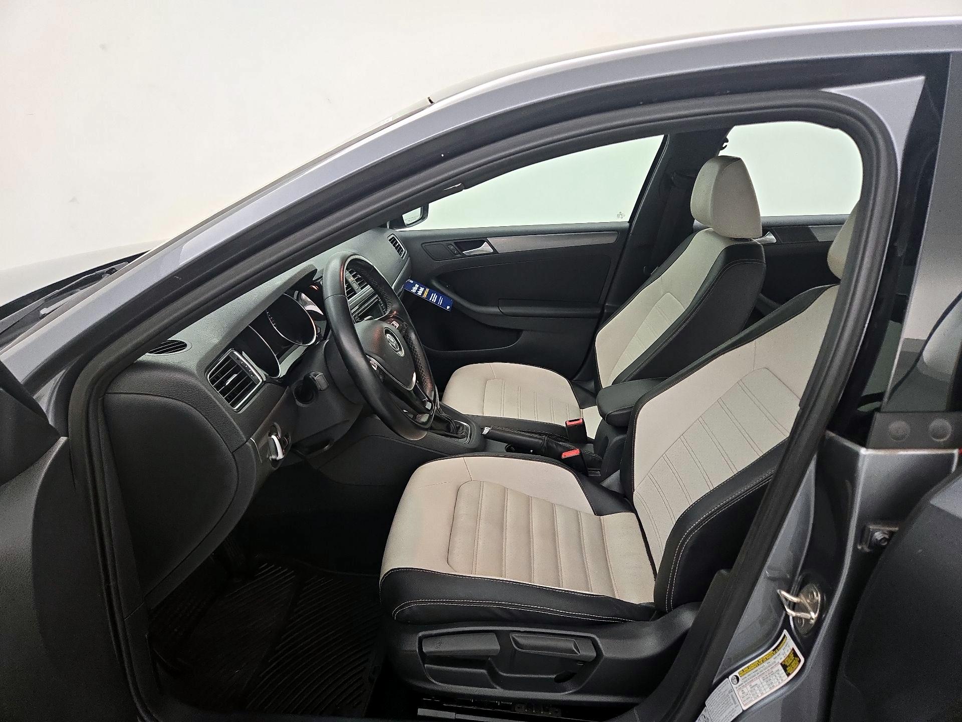 Thumbnail: 2016 Volkswagen Jetta - 11