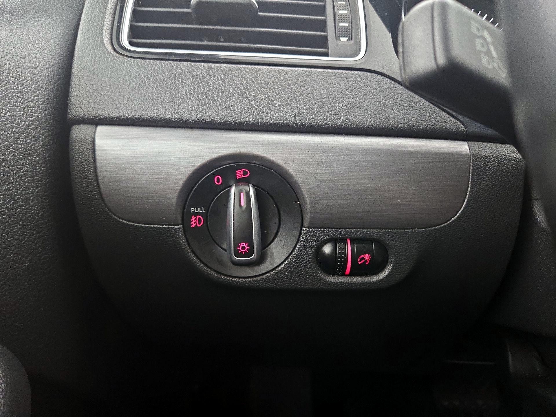 Thumbnail: 2016 Volkswagen Jetta - 13