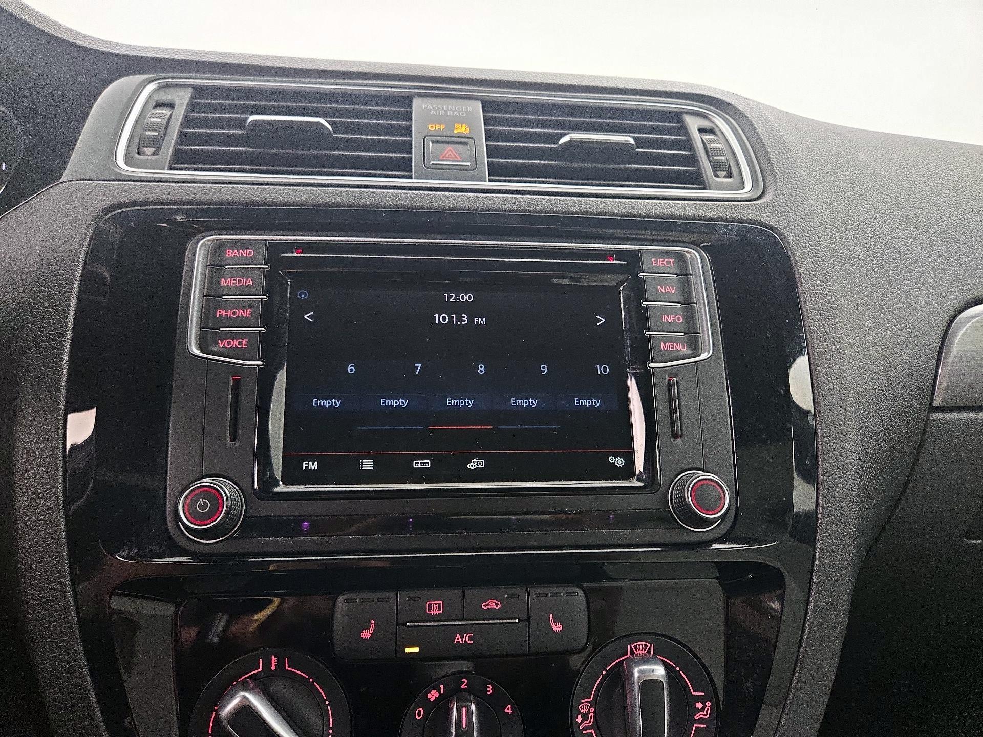 Thumbnail: 2016 Volkswagen Jetta - 16