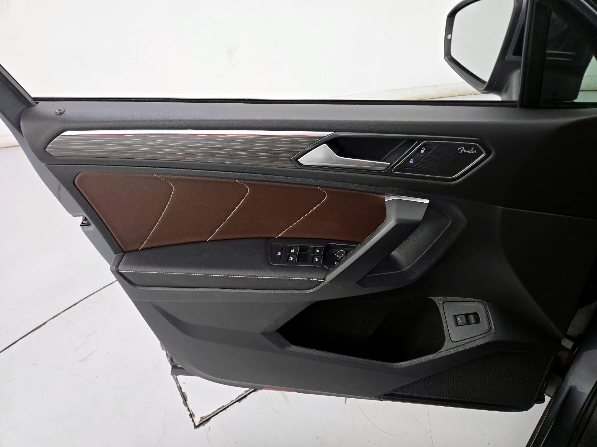 Thumbnail: 2022 Volkswagen Tiguan - 12