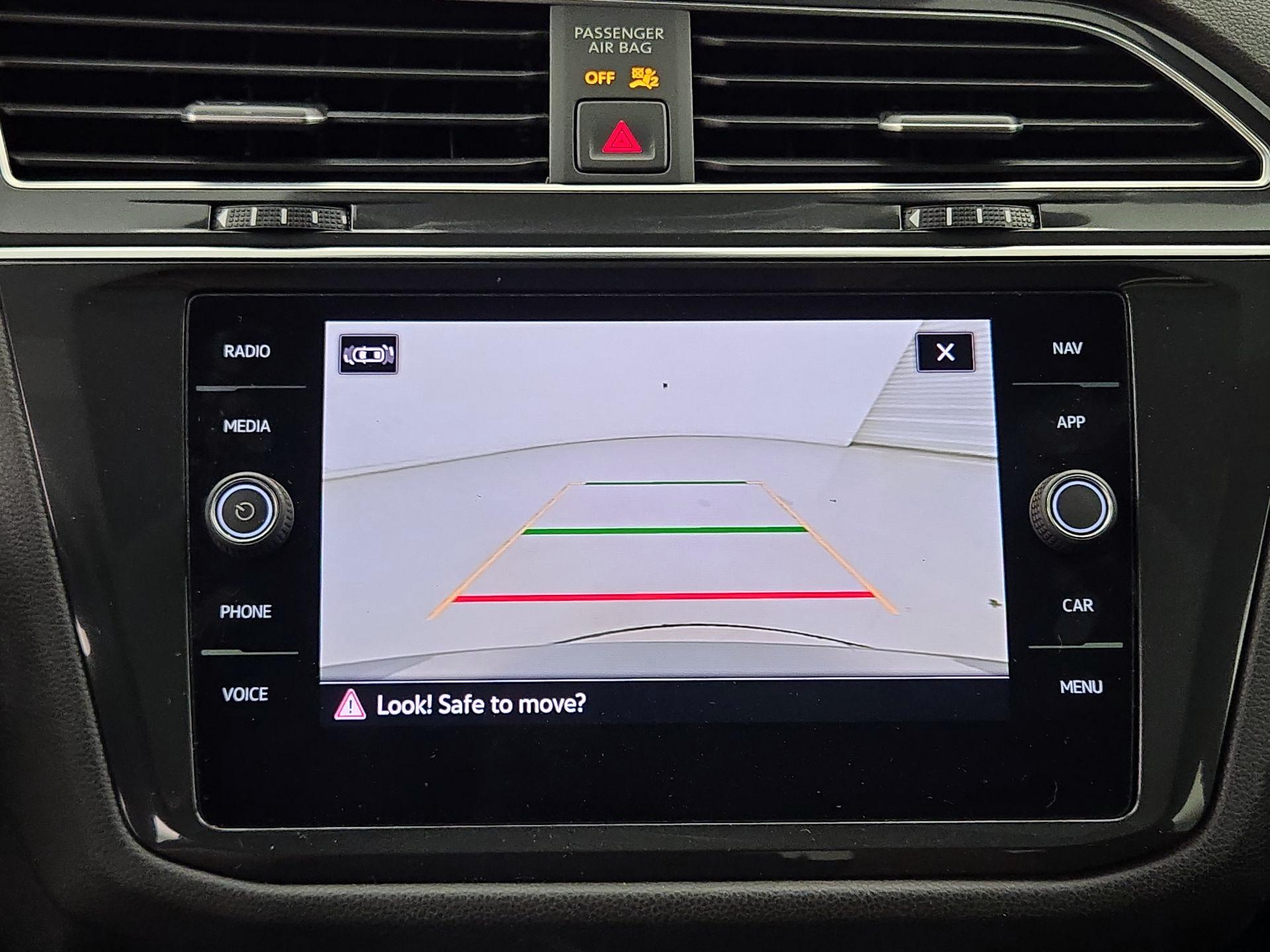 Thumbnail: 2022 Volkswagen Tiguan - 15