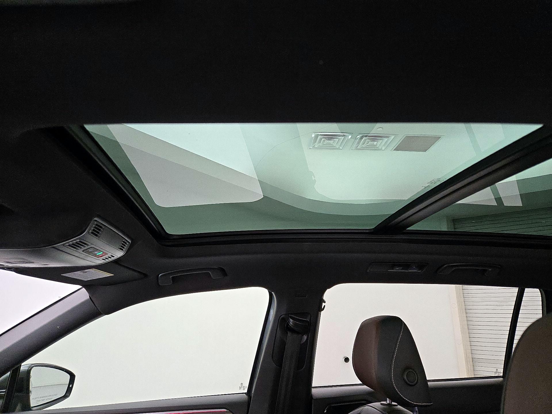 Thumbnail: 2022 Volkswagen Tiguan - 20