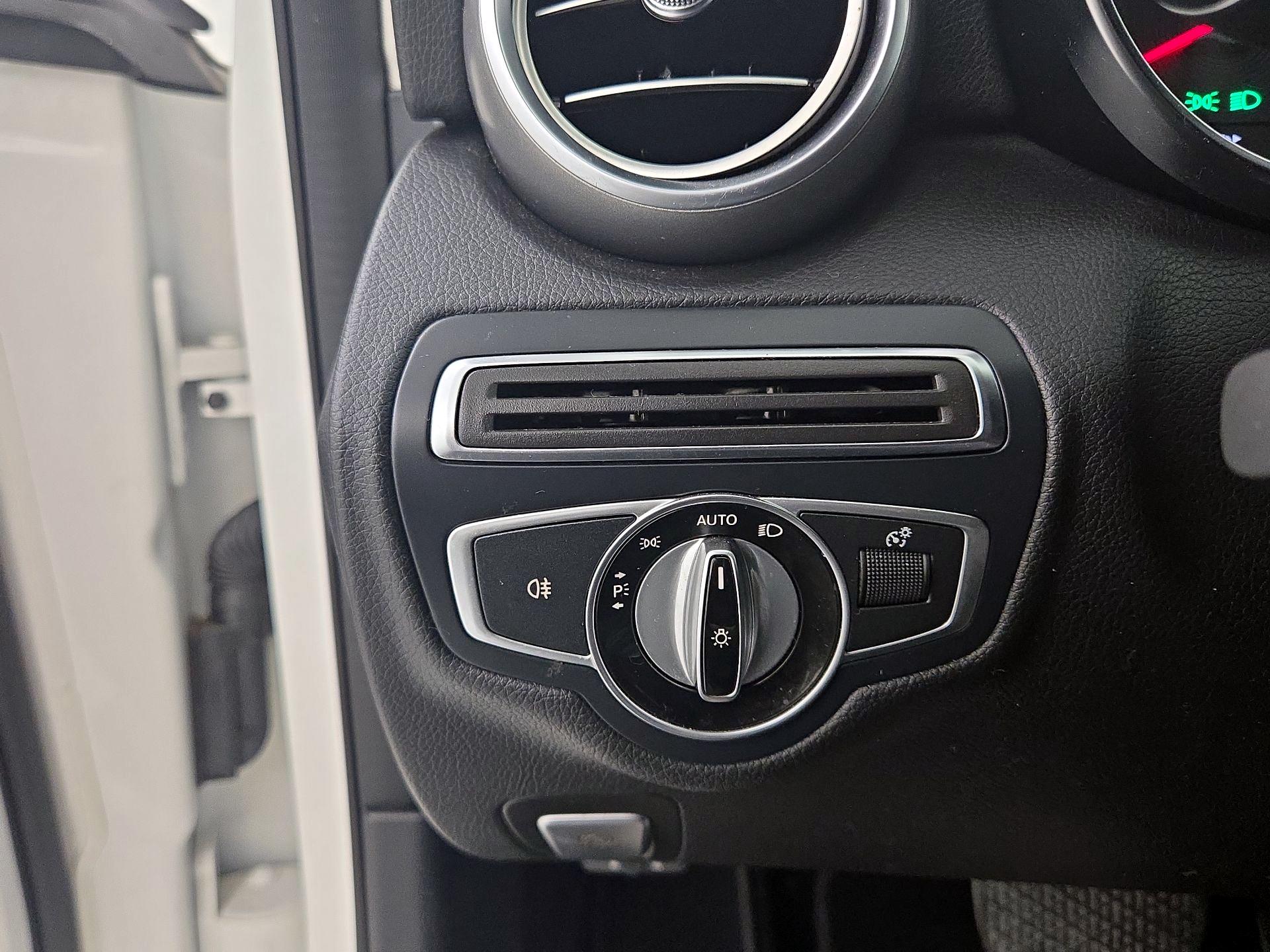 Thumbnail: 2016 Mercedes-Benz C-Class - 13