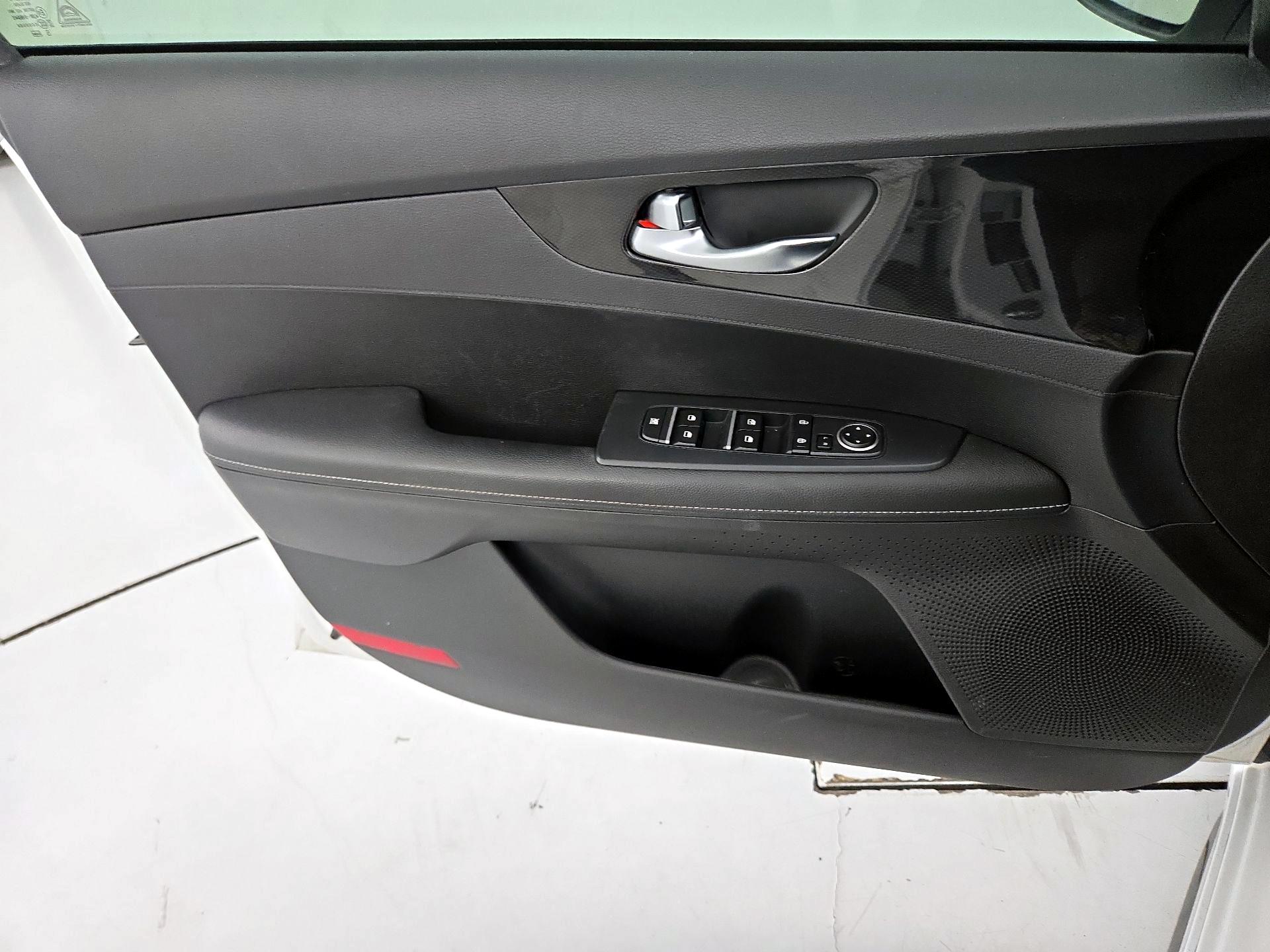 Thumbnail: 2021 Kia Forte - 12