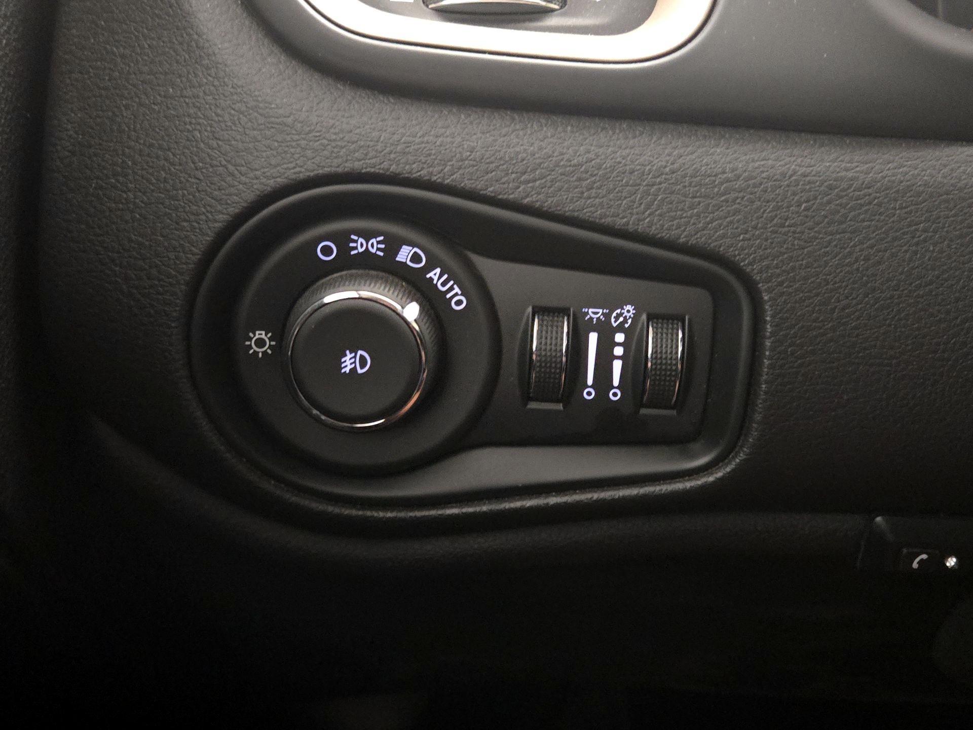 Thumbnail: 2015 Jeep Renegade - 13