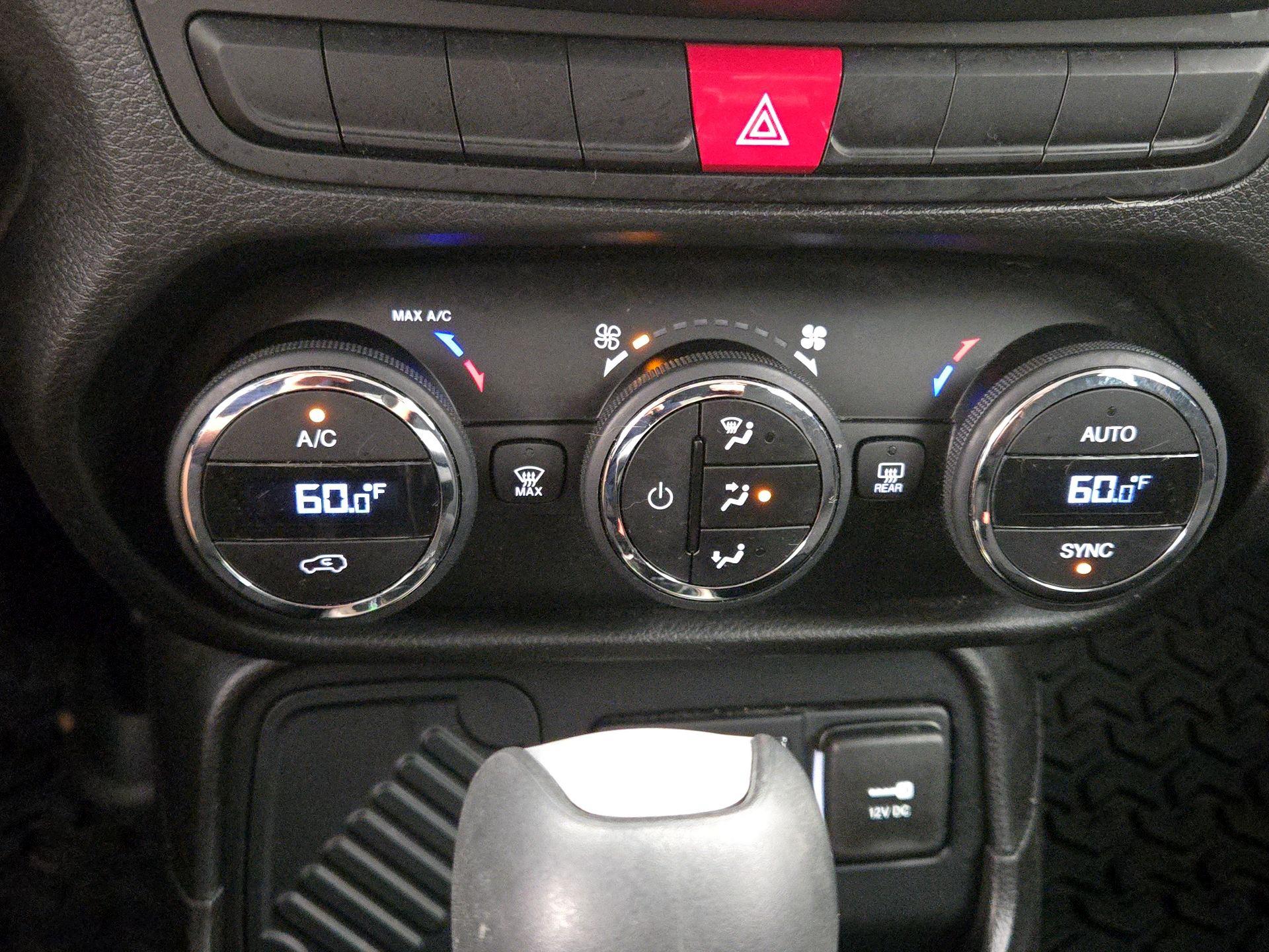Thumbnail: 2015 Jeep Renegade - 16