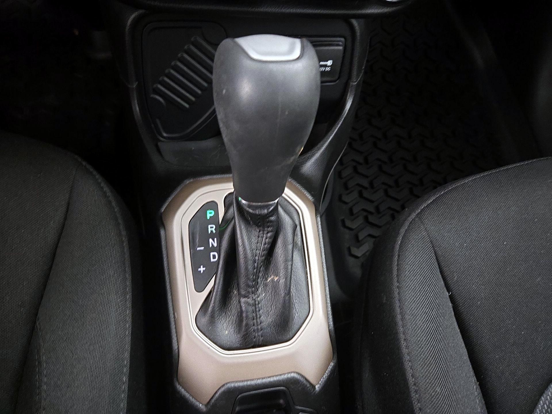Thumbnail: 2015 Jeep Renegade - 17