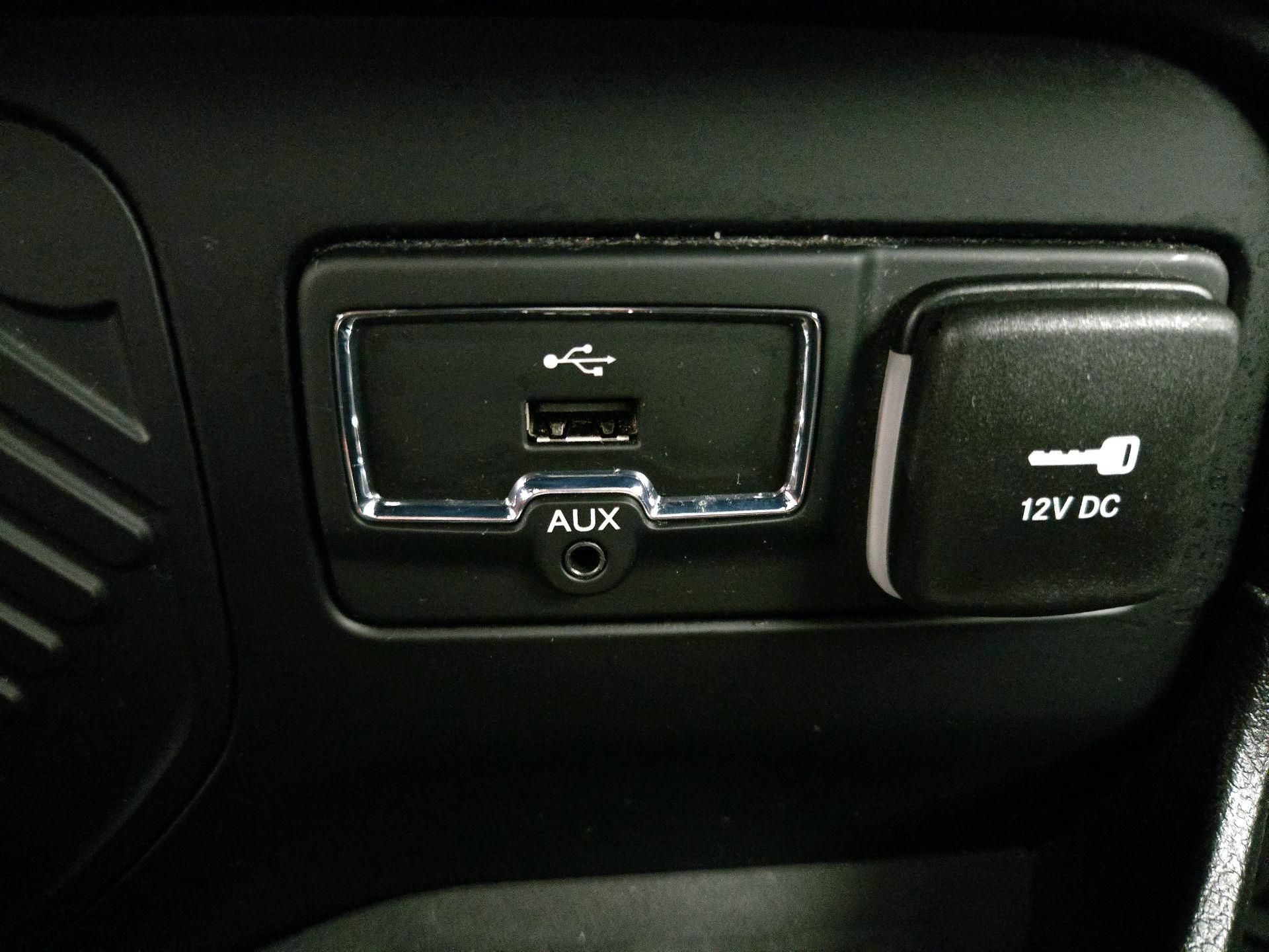 Thumbnail: 2015 Jeep Renegade - 18