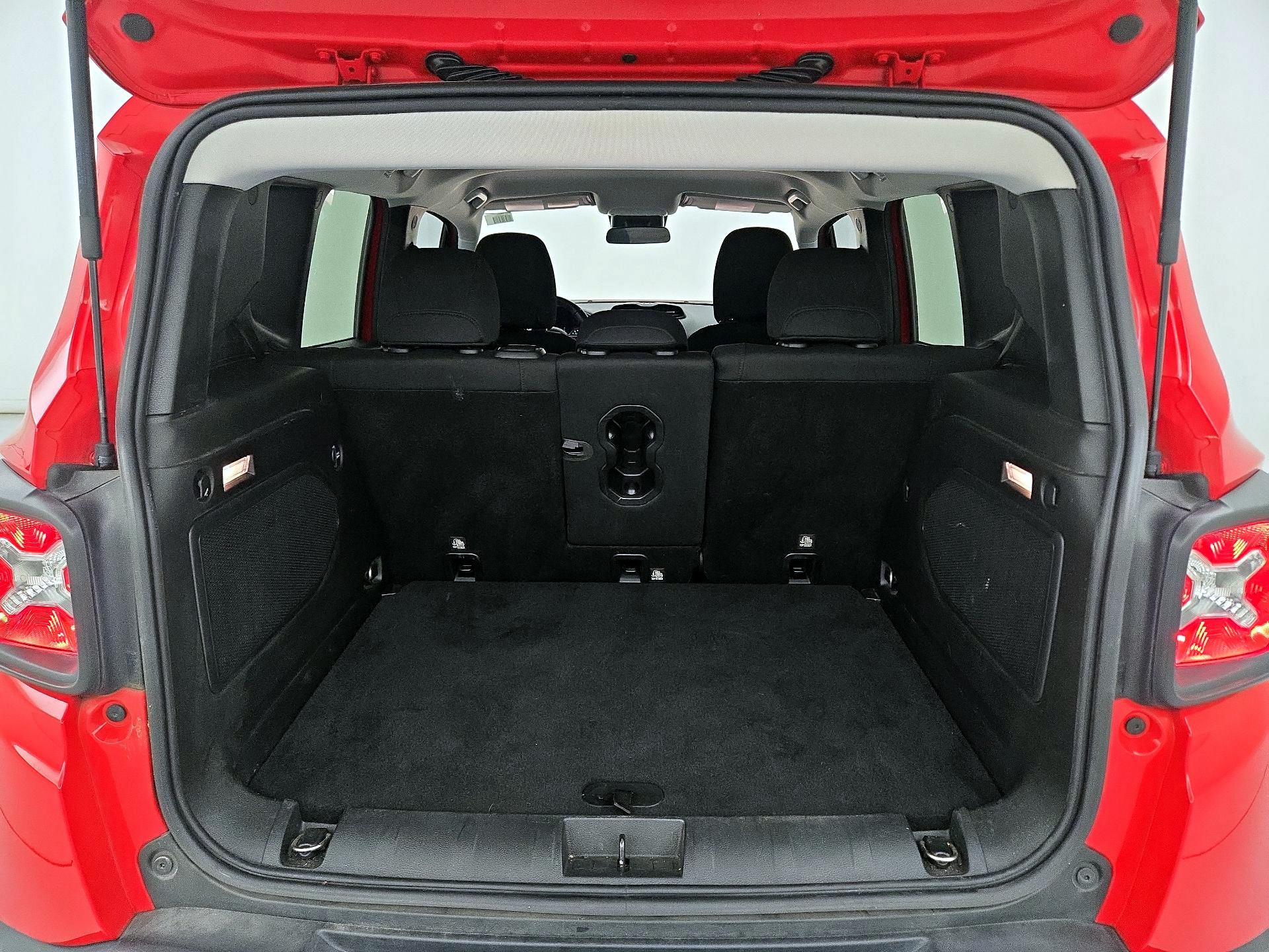 Thumbnail: 2015 Jeep Renegade - 20