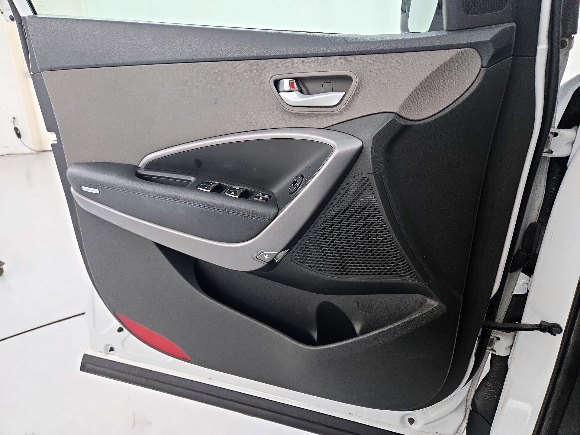 Thumbnail: 2016 Hyundai Santa Fe - 12