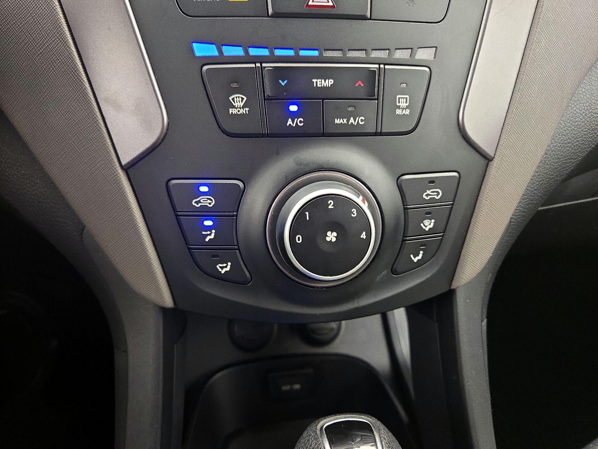 Thumbnail: 2016 Hyundai Santa Fe - 16