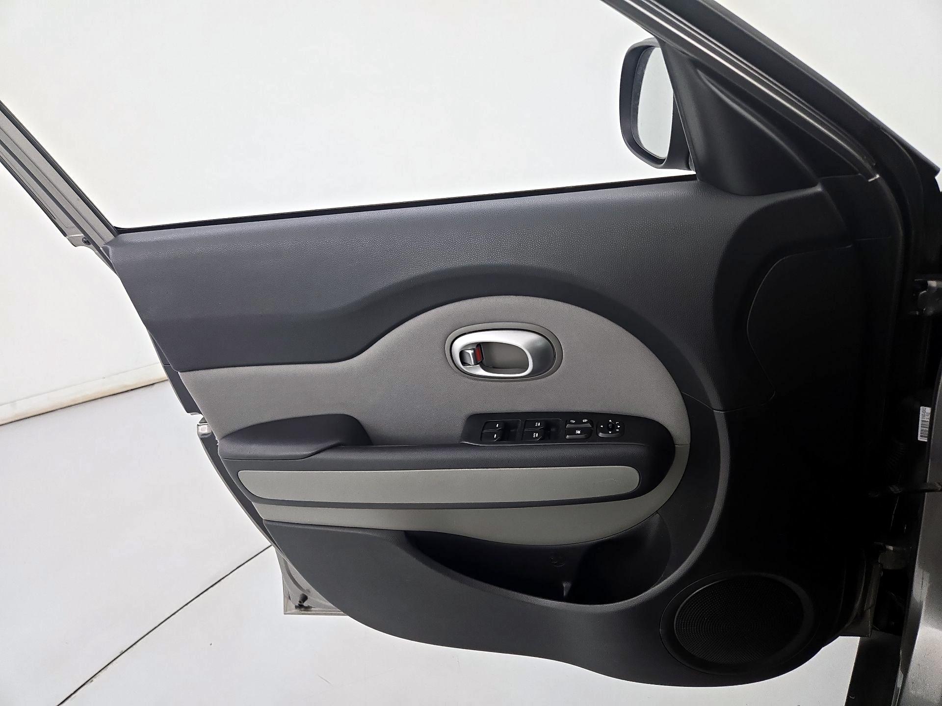 Thumbnail: 2015 Kia Soul - 12