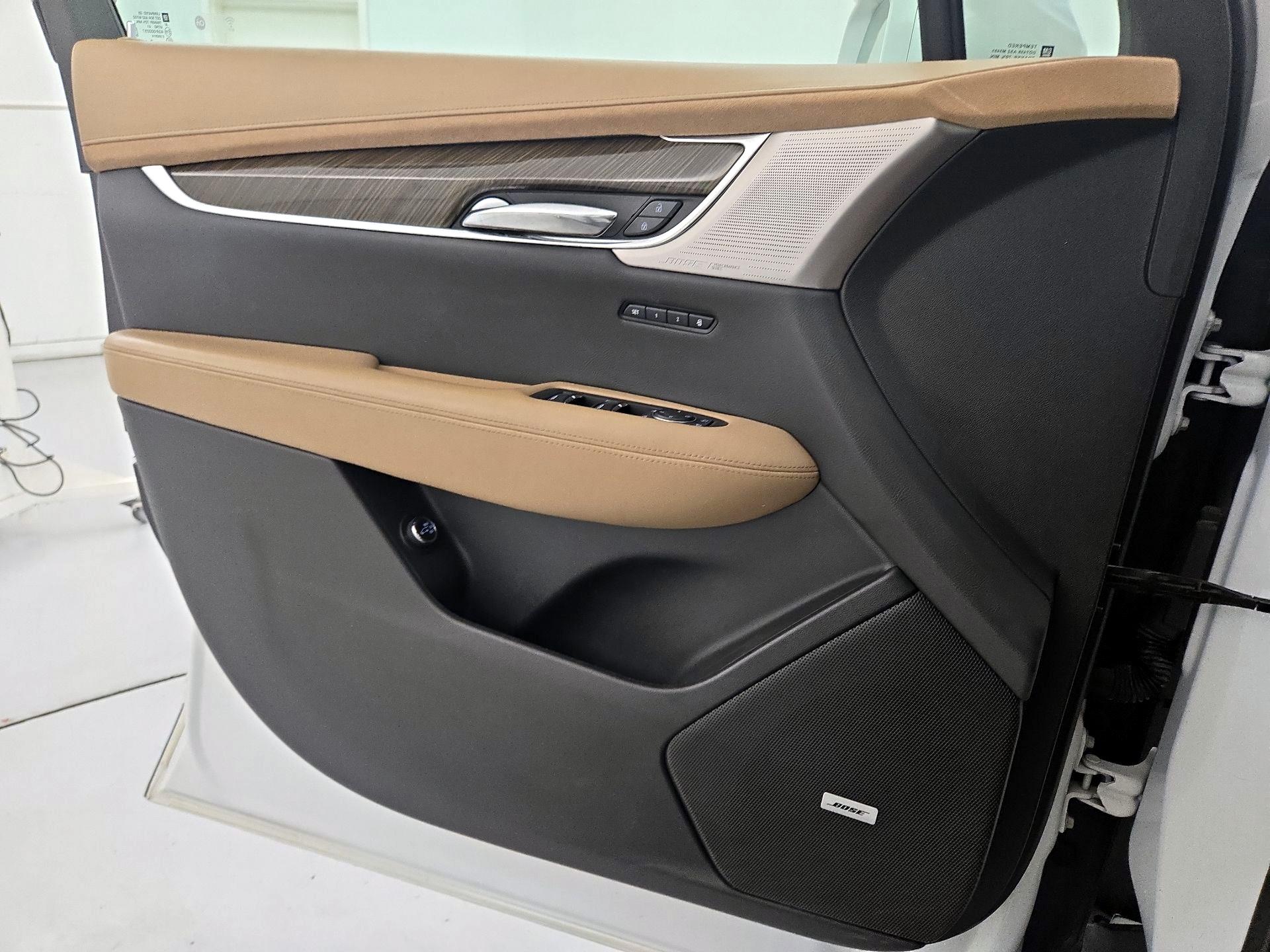 Thumbnail: 2020 Cadillac XT6 - 12