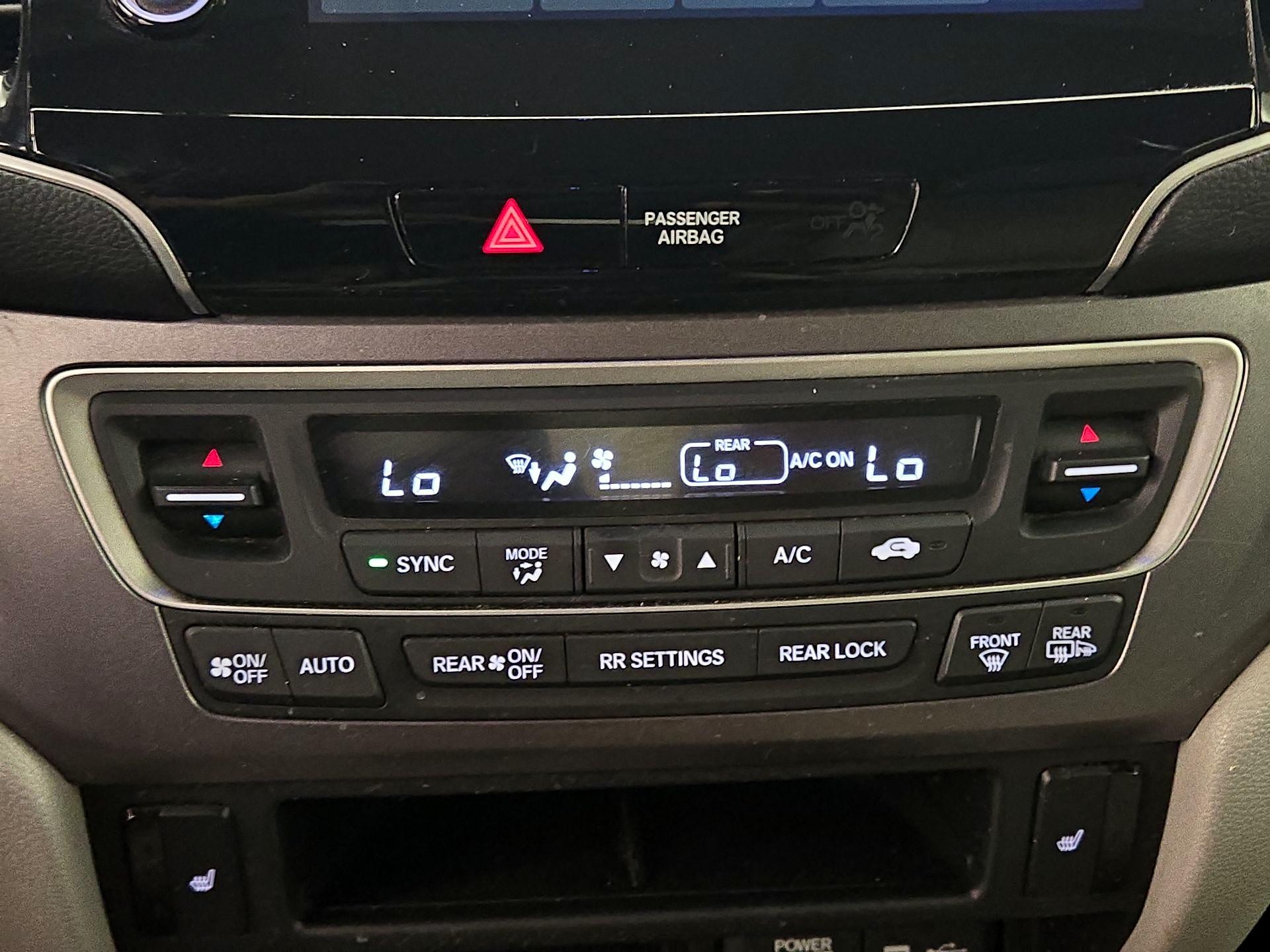 Thumbnail: 2019 Honda Pilot - 16
