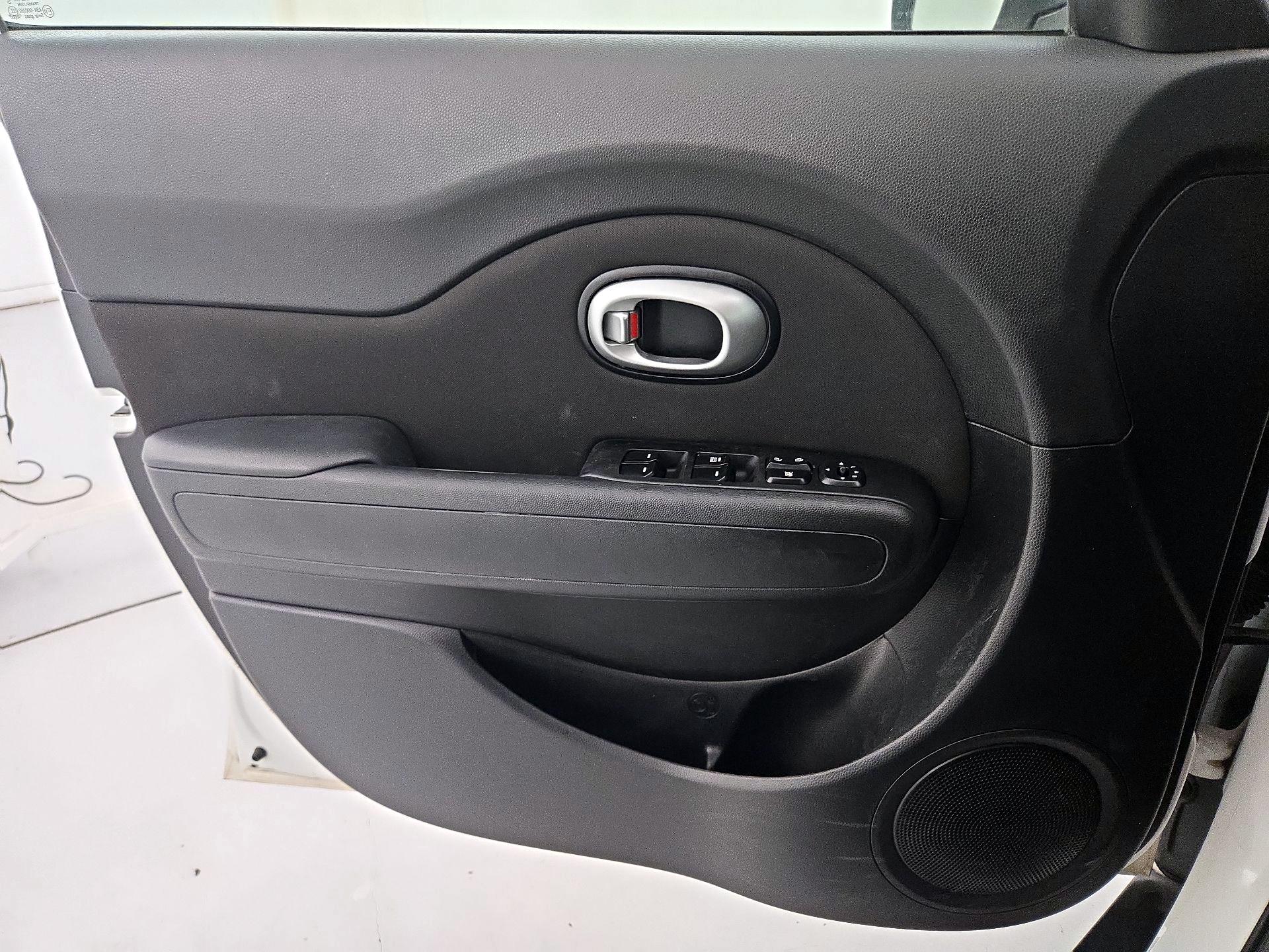 Thumbnail: 2016 Kia Soul - 12