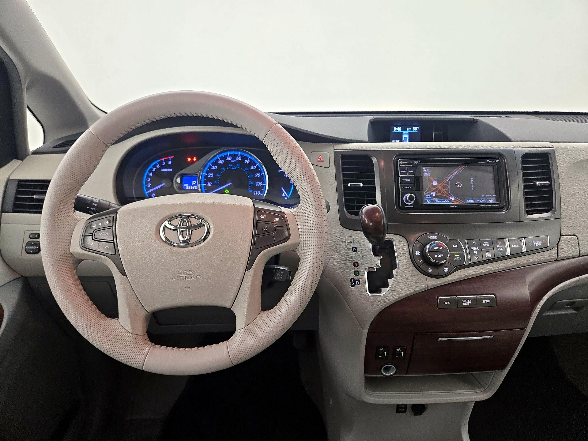 Thumbnail: 2014 Toyota Sienna - 9