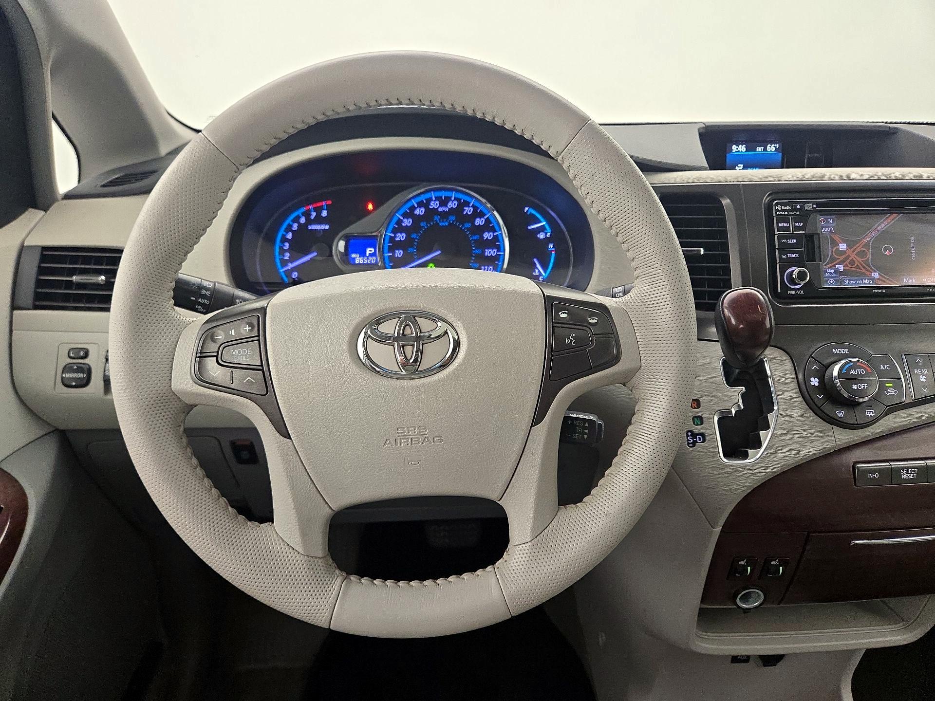 Thumbnail: 2014 Toyota Sienna - 10