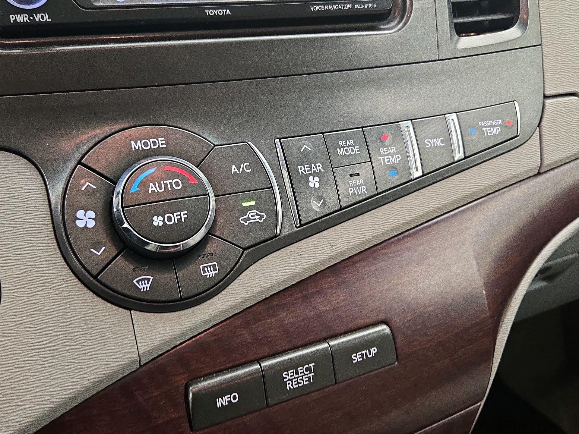 Thumbnail: 2014 Toyota Sienna - 14