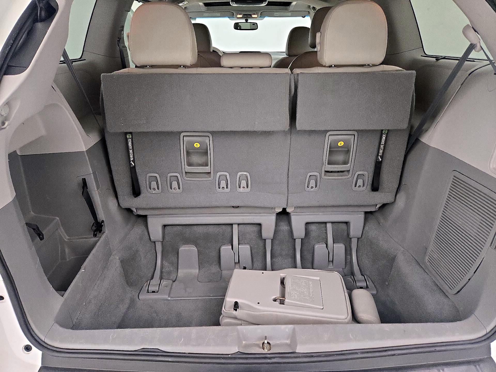 Thumbnail: 2014 Toyota Sienna - 16