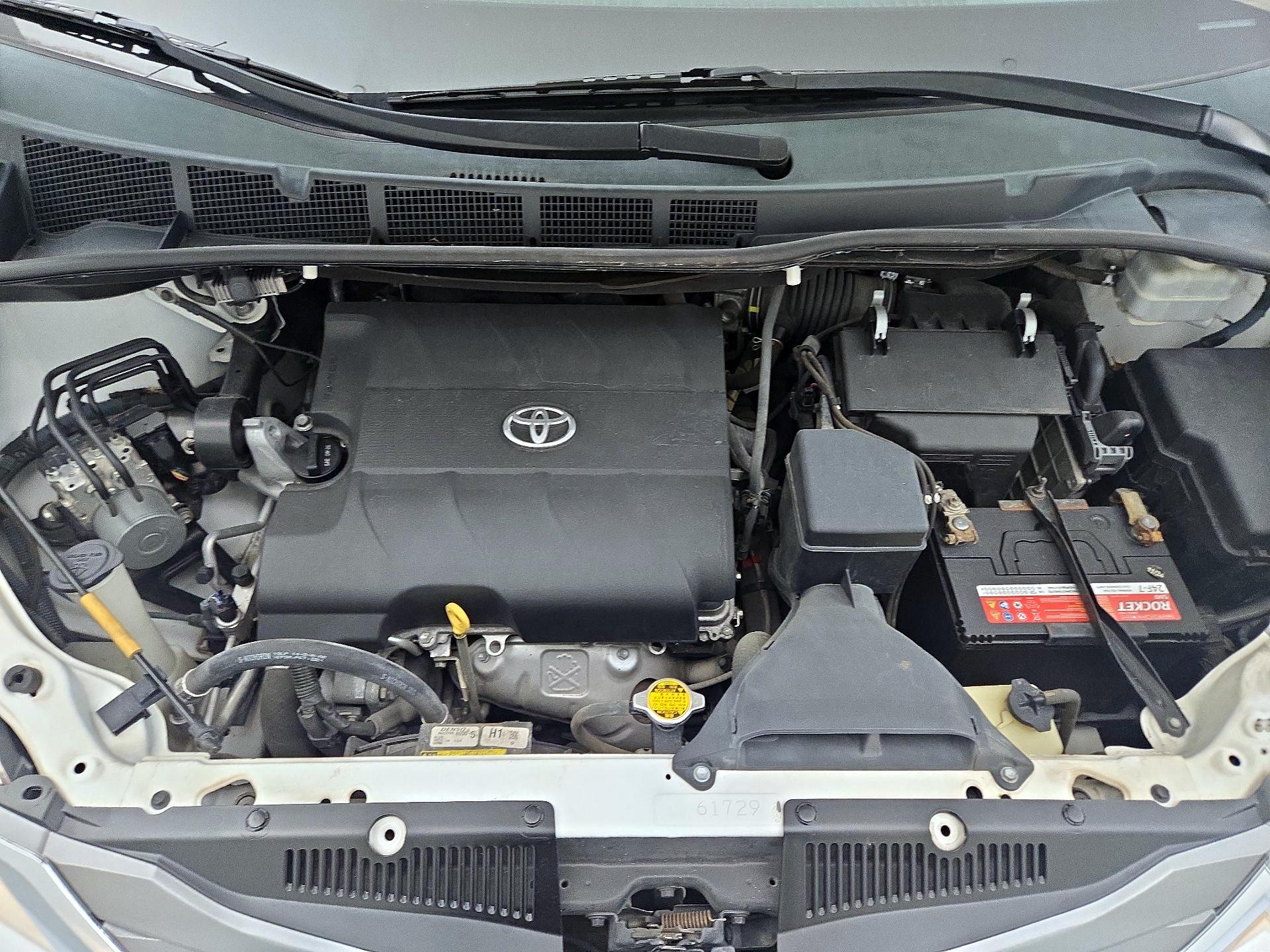 Thumbnail: 2014 Toyota Sienna - 17