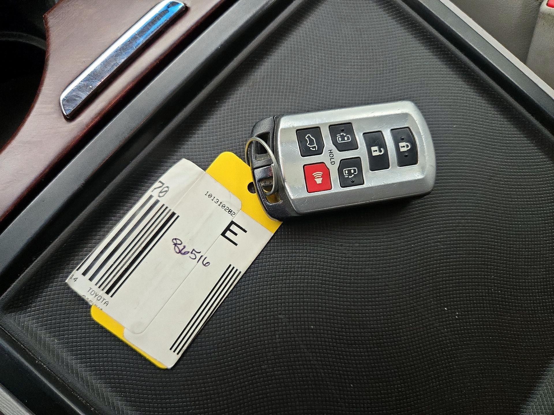 Thumbnail: 2014 Toyota Sienna - 18