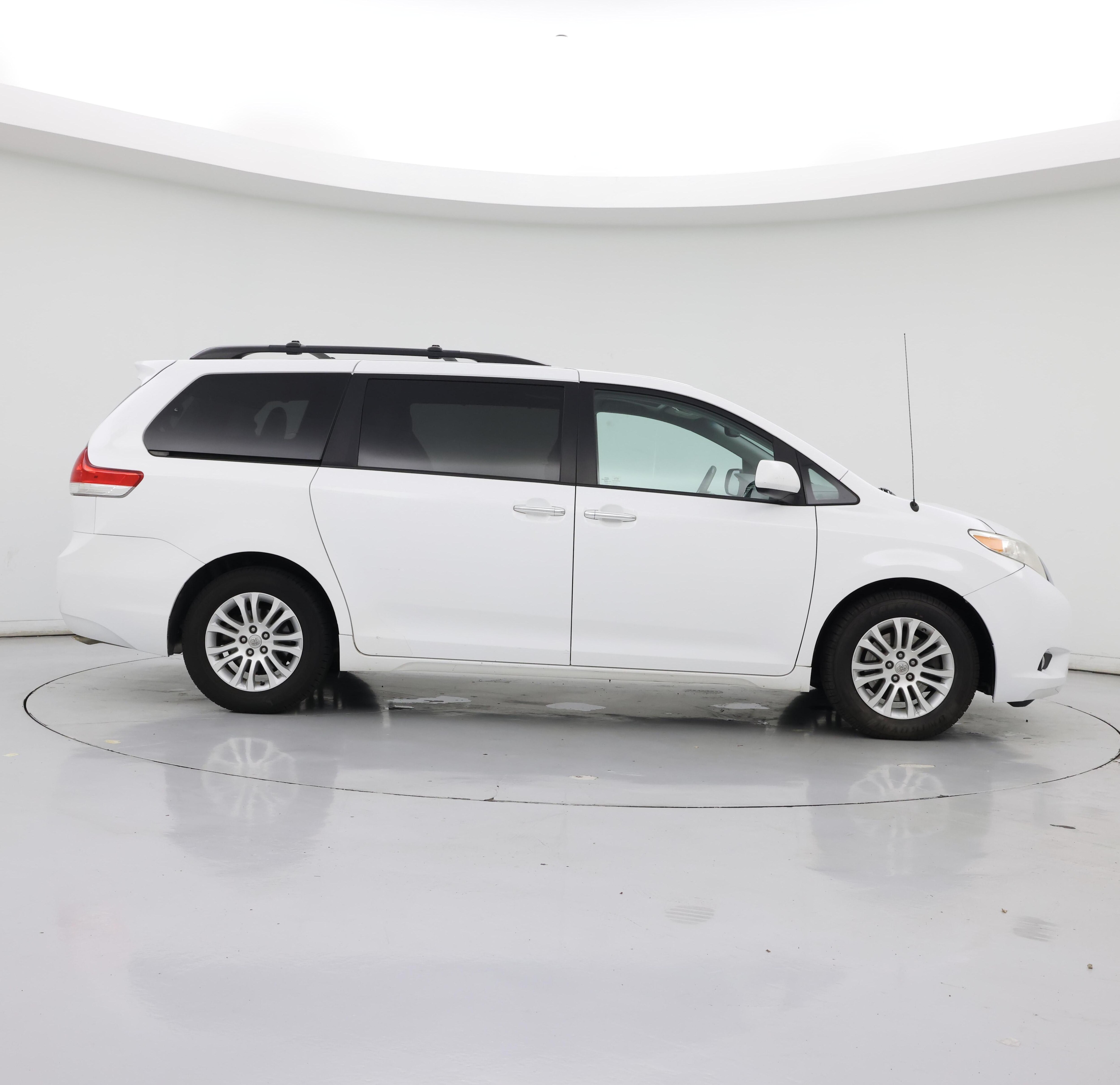 Thumbnail: 2014 Toyota Sienna - 7
