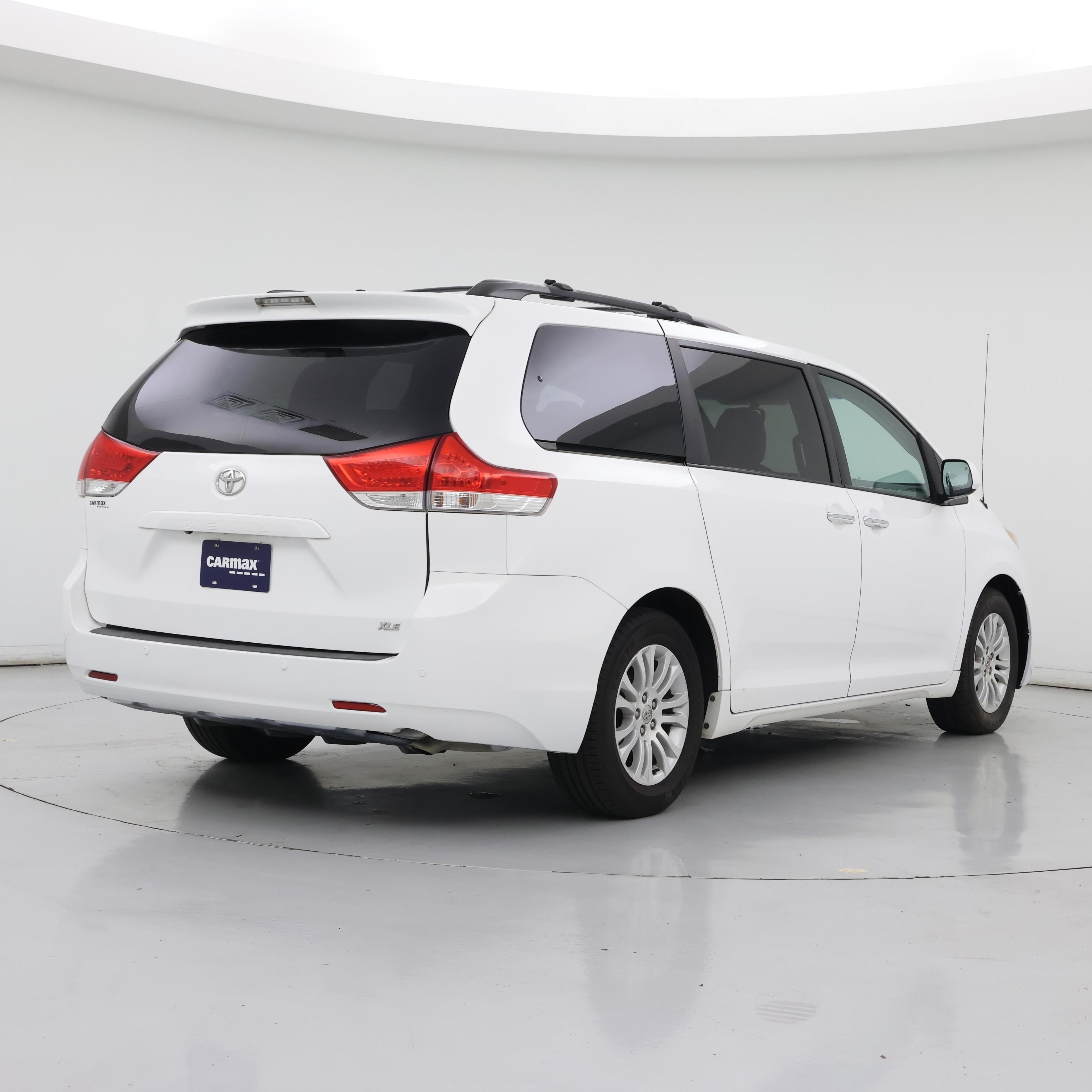 Thumbnail: 2014 Toyota Sienna - 8