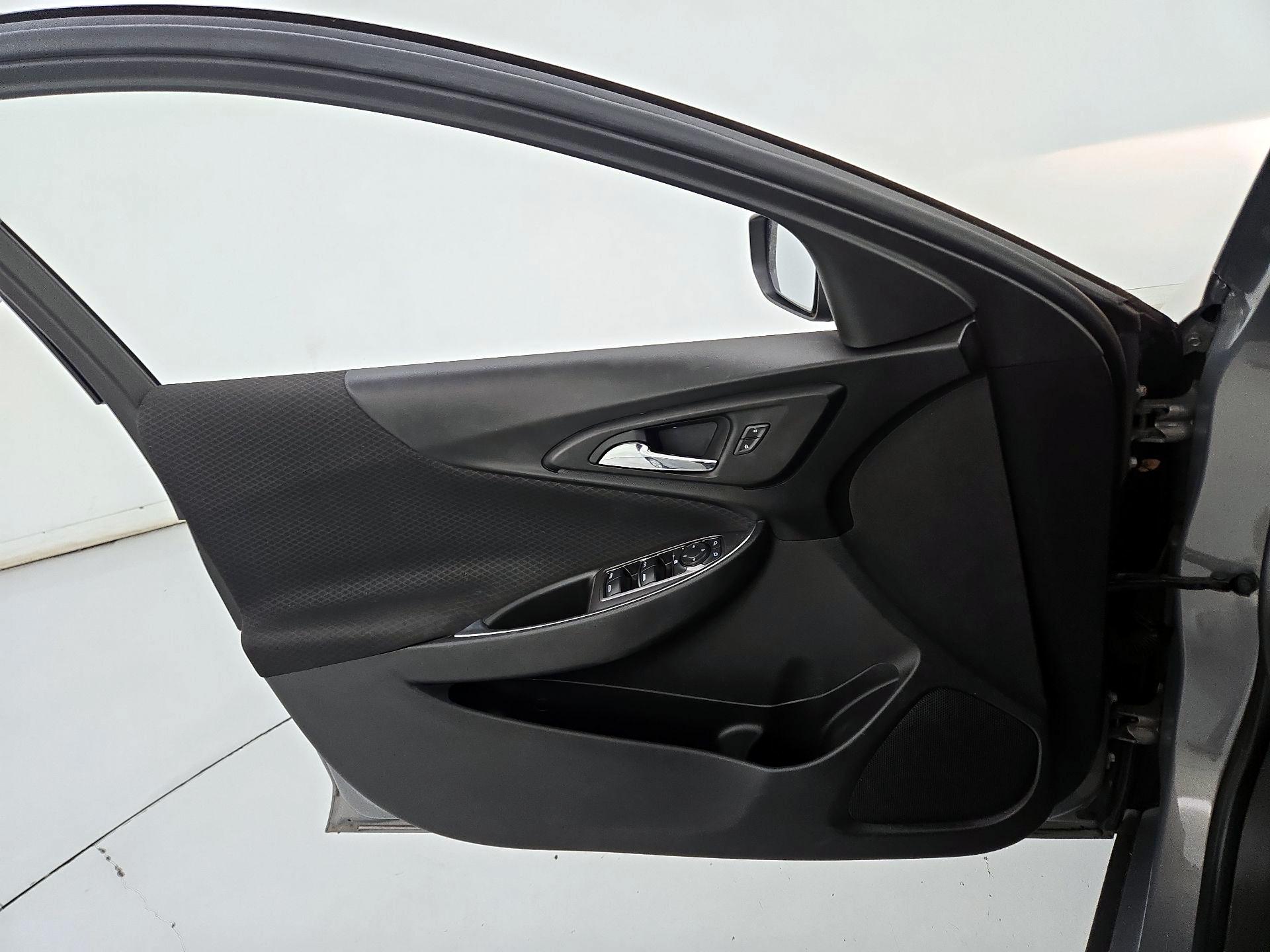 Thumbnail: 2018 Chevrolet Malibu - 12