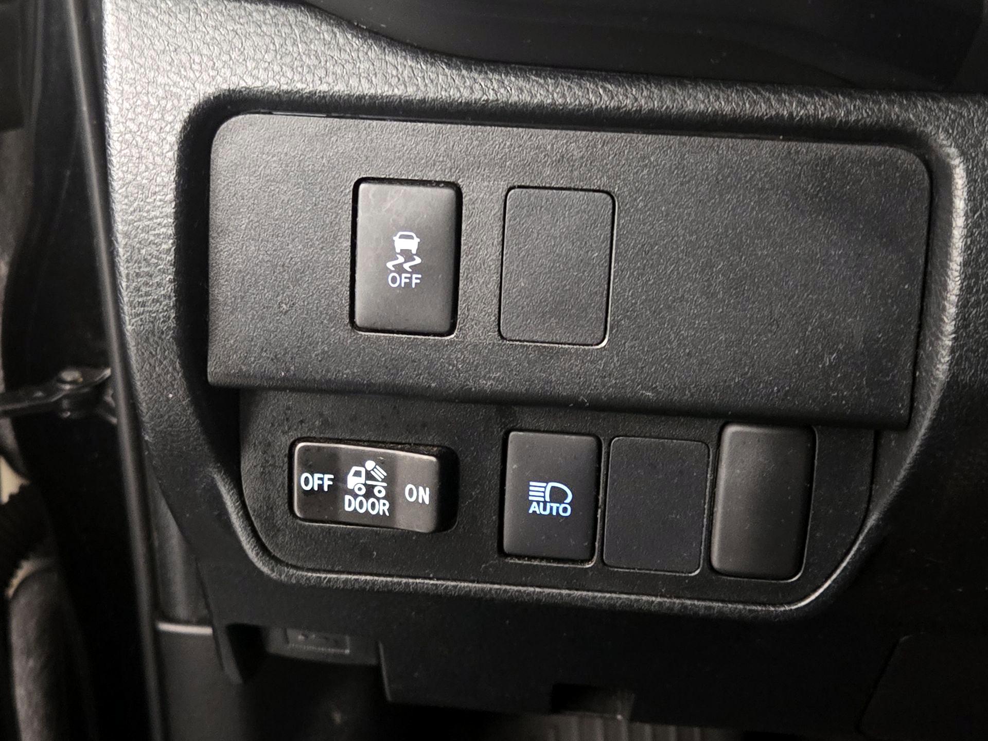 Thumbnail: 2021 Toyota Tacoma - 13