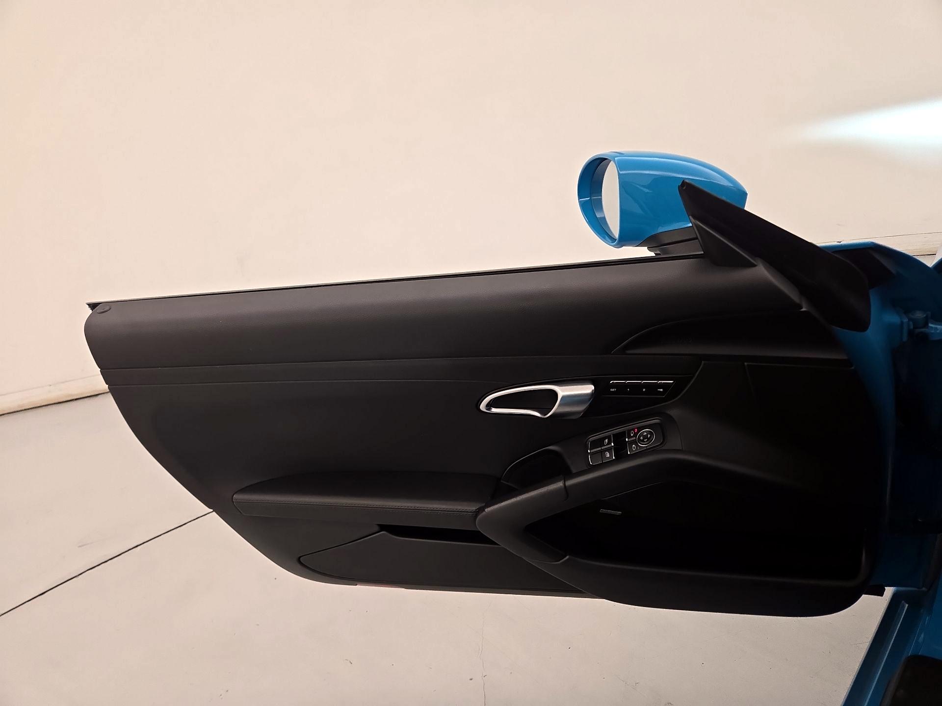 Thumbnail: 2018 Porsche 718 Boxster - 12