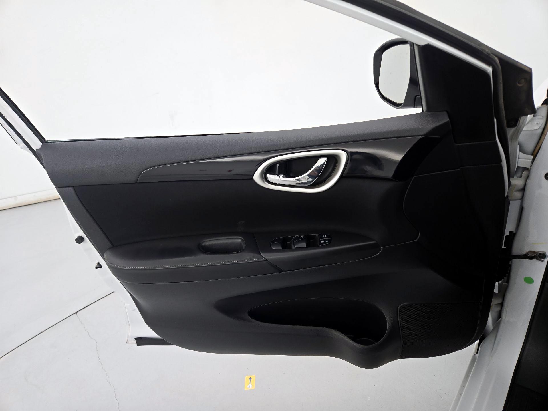 Thumbnail: 2019 Nissan Sentra - 12