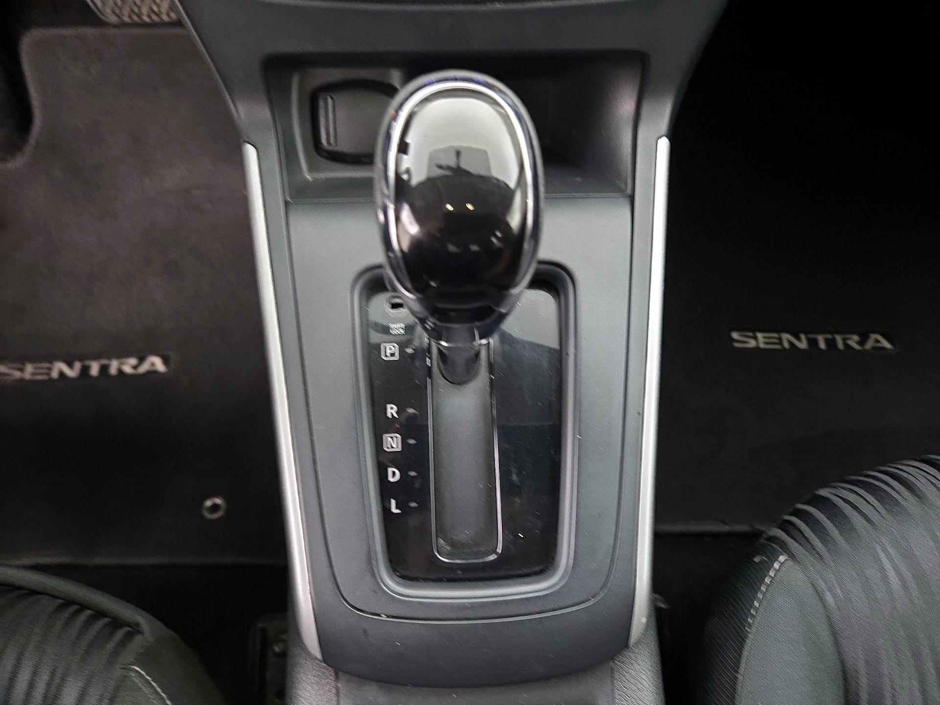 Thumbnail: 2019 Nissan Sentra - 17