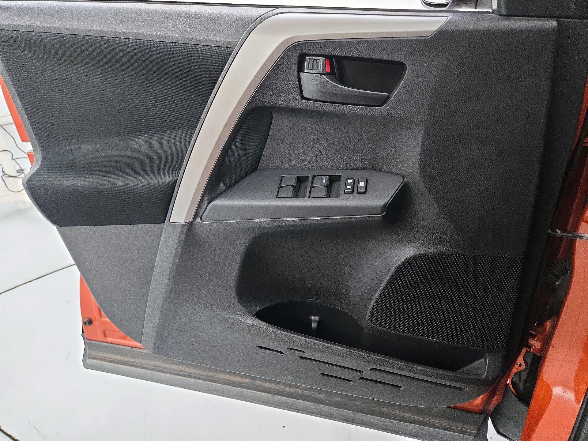 Thumbnail: 2016 Toyota RAV4 - 12