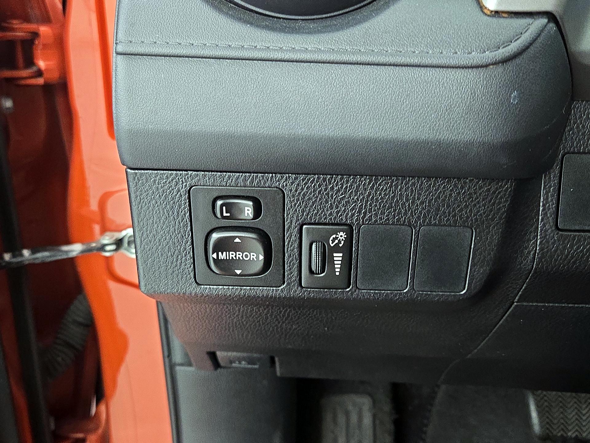 Thumbnail: 2016 Toyota RAV4 - 13