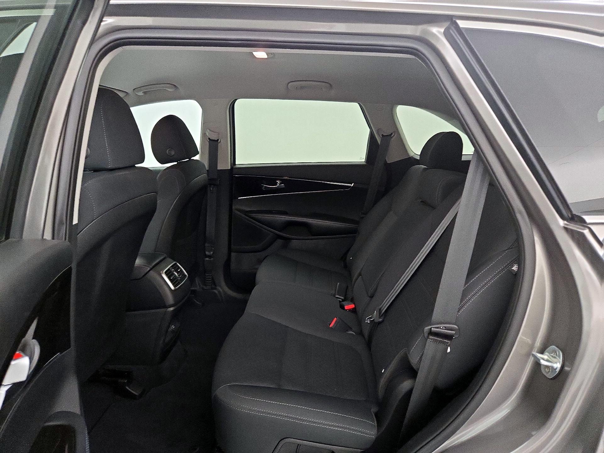 Thumbnail: 2019 Kia Sorento - 19