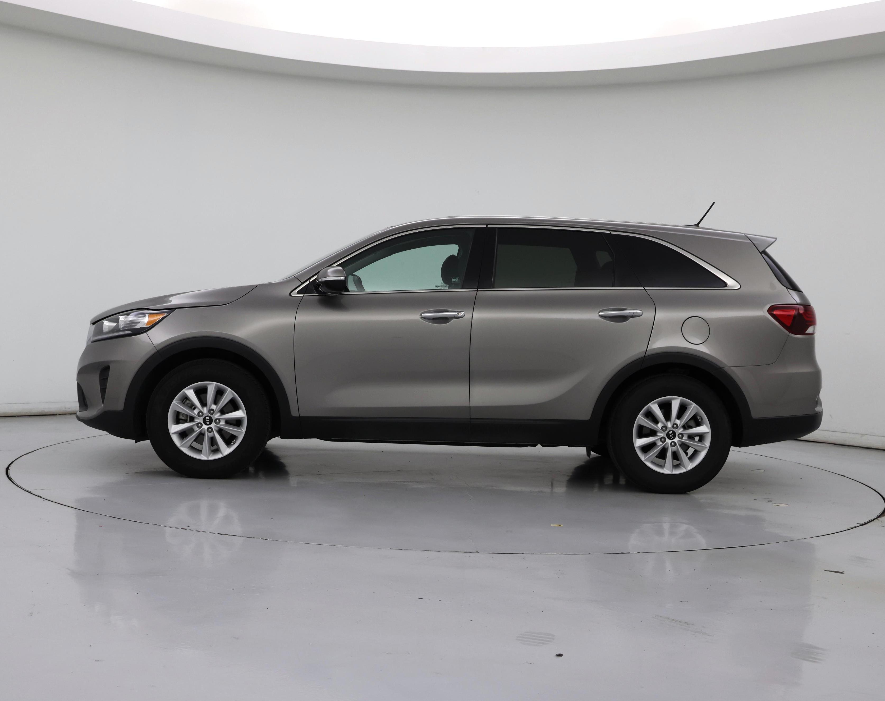 Thumbnail: 2019 Kia Sorento - 3