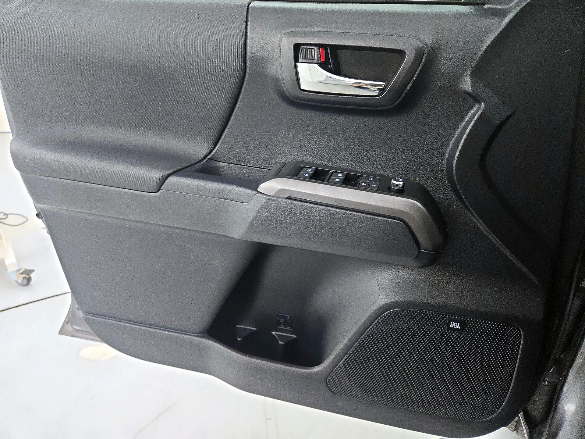 Thumbnail: 2017 Toyota Tacoma - 12