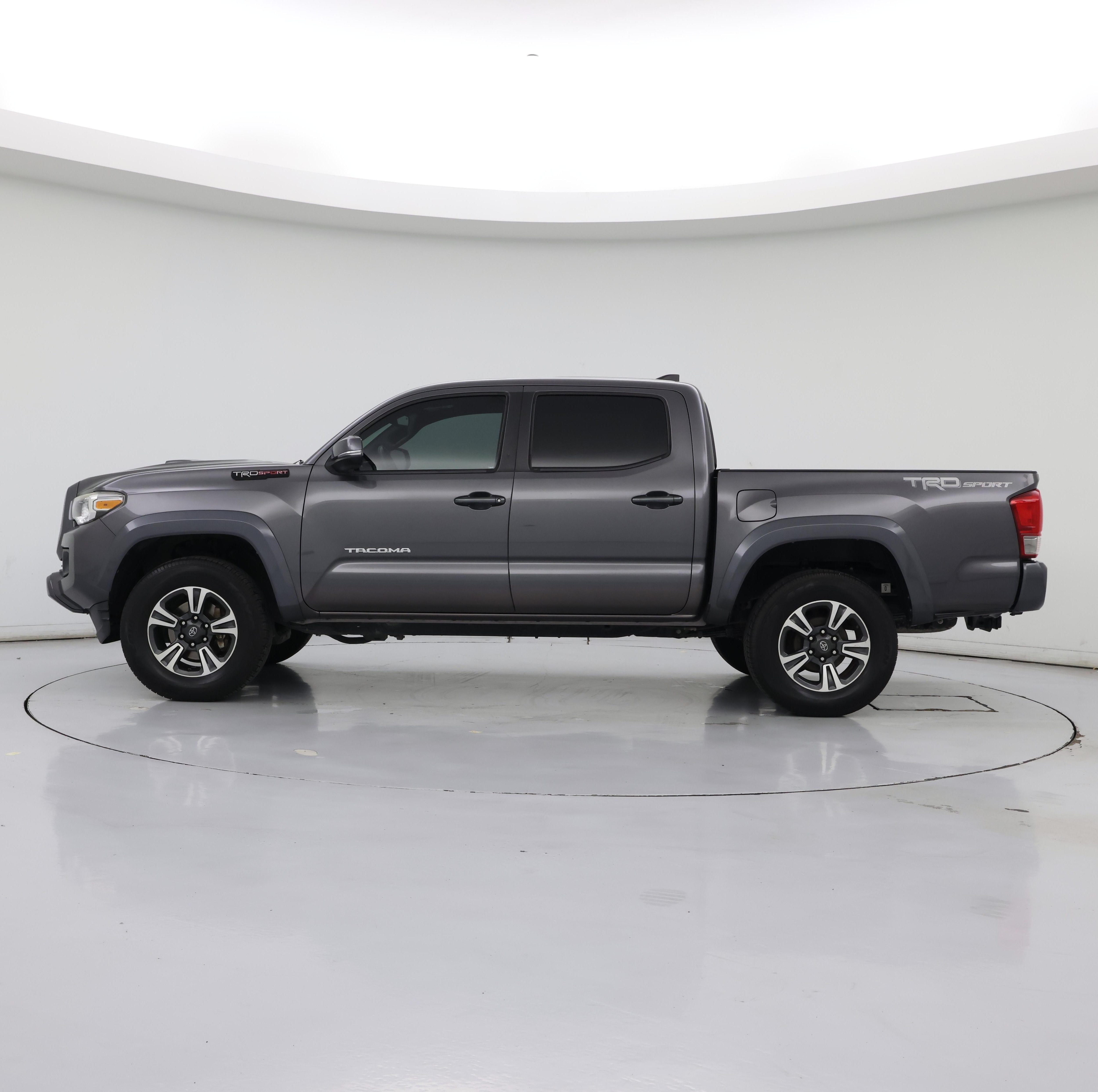 Thumbnail: 2017 Toyota Tacoma - 3