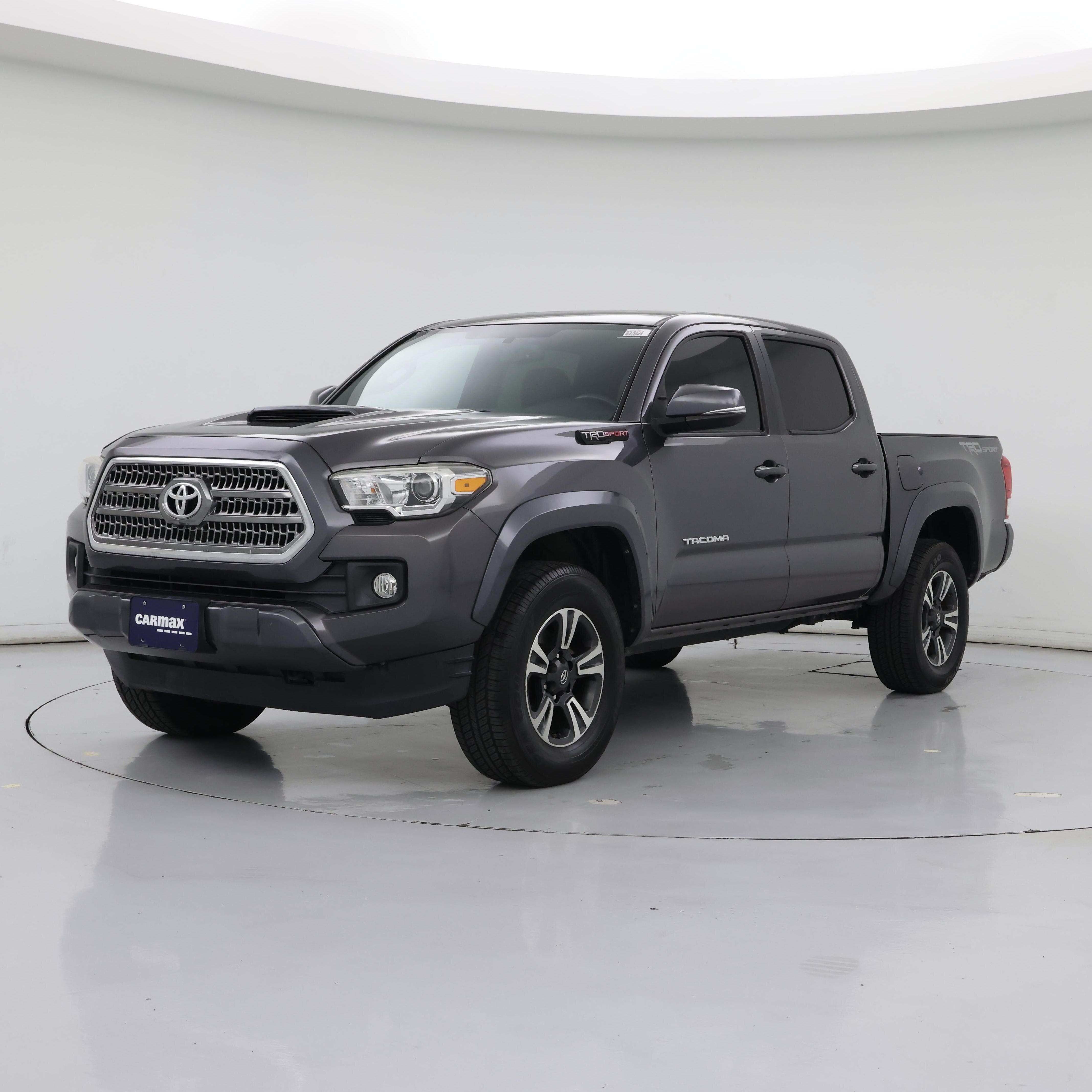 Thumbnail: 2017 Toyota Tacoma - 4