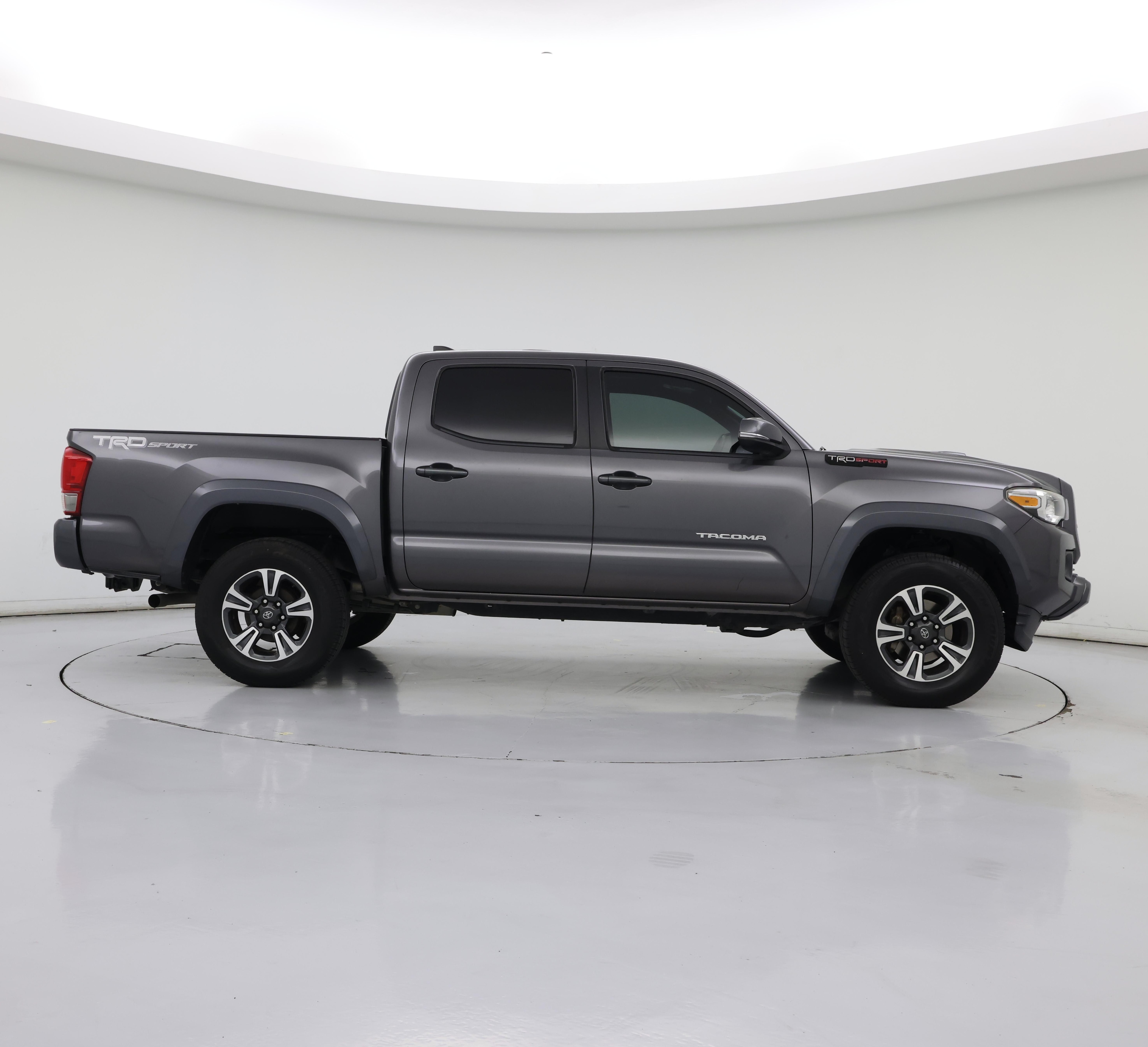 Thumbnail: 2017 Toyota Tacoma - 7