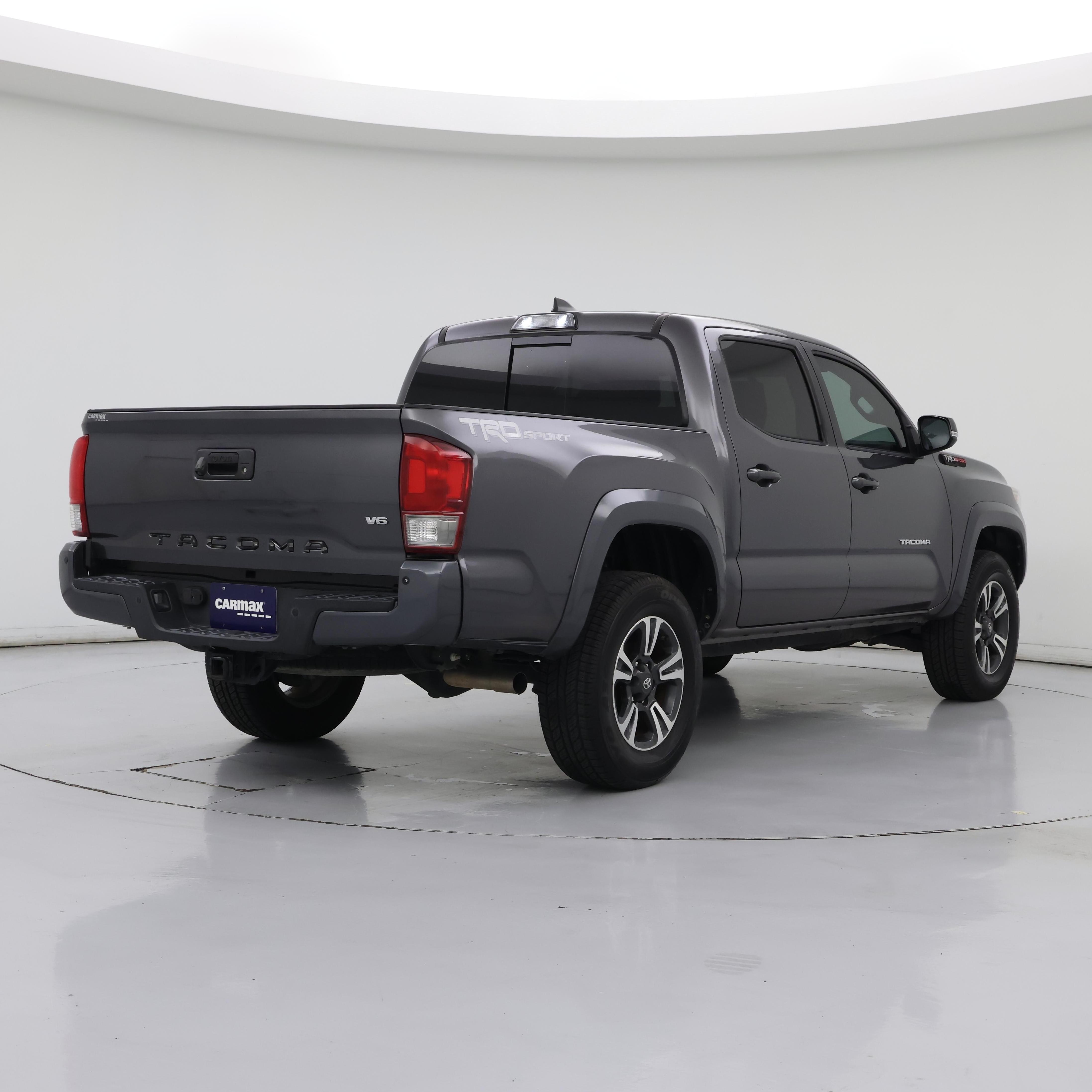 Thumbnail: 2017 Toyota Tacoma - 8
